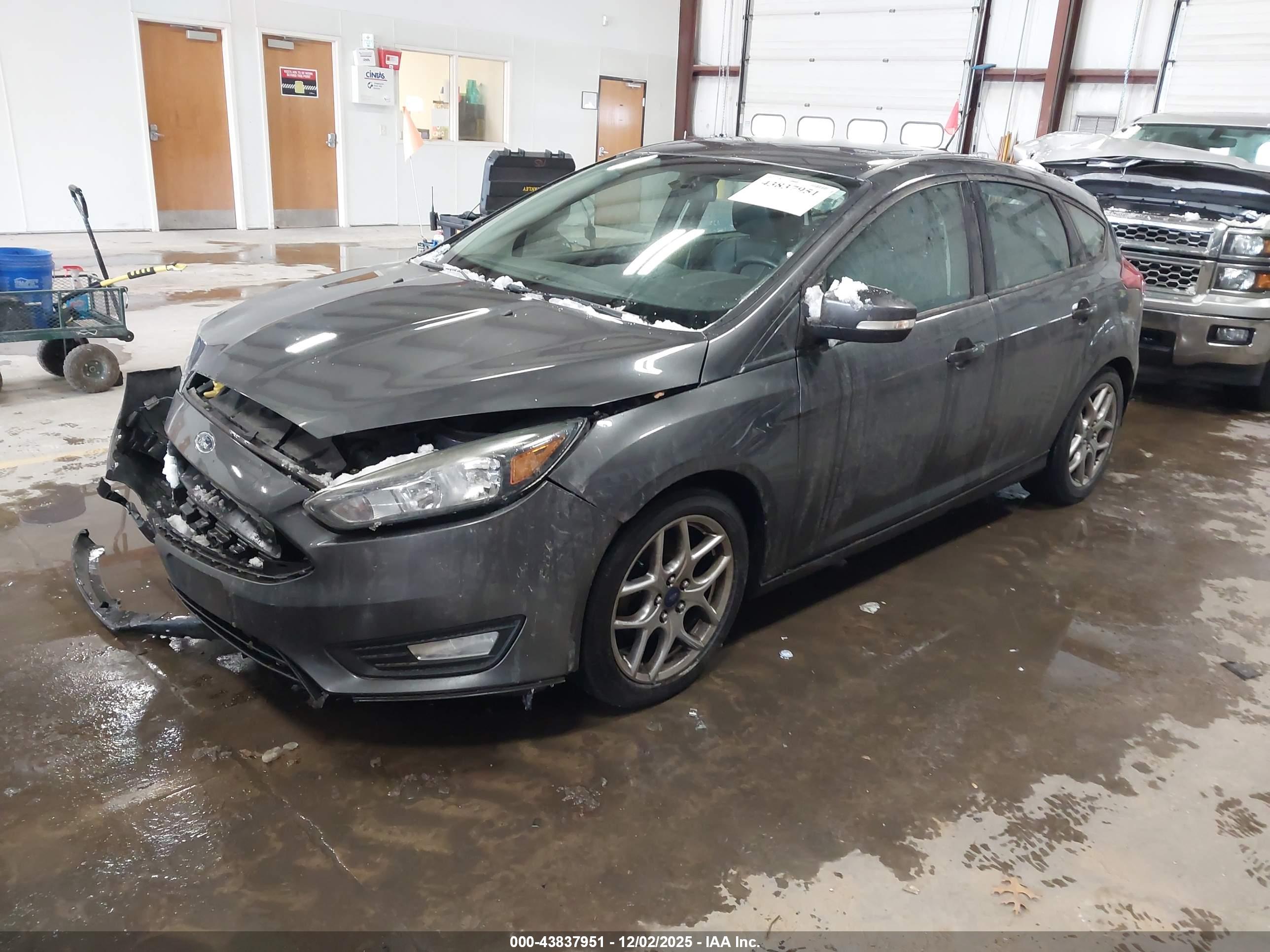 FORD FOCUS image 2
