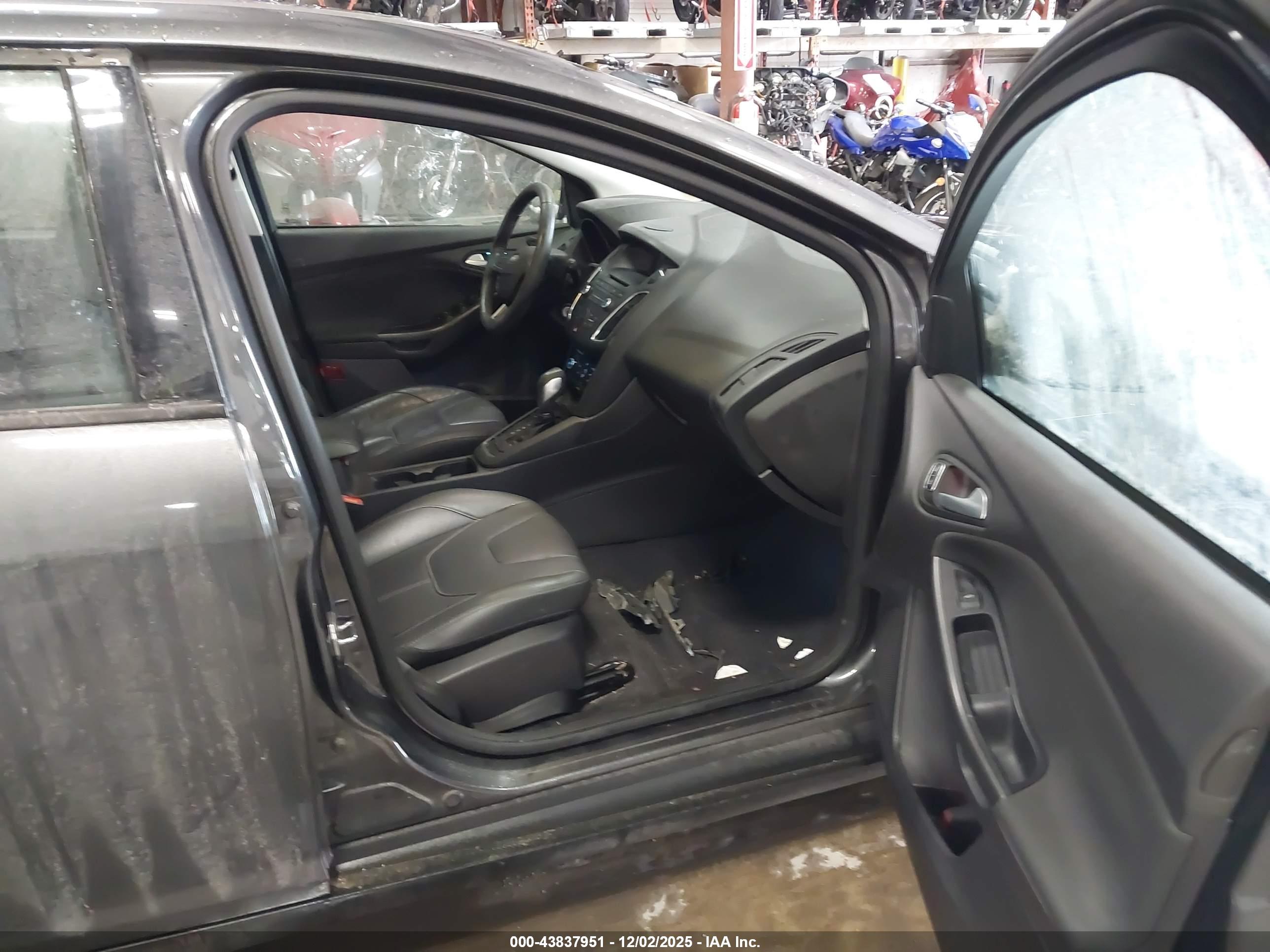 FORD FOCUS image 5