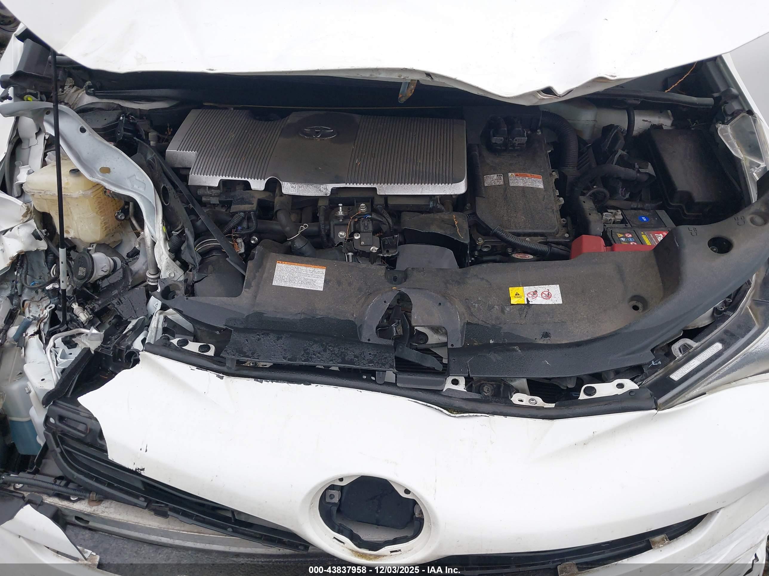 TOYOTA PRIUS image 10