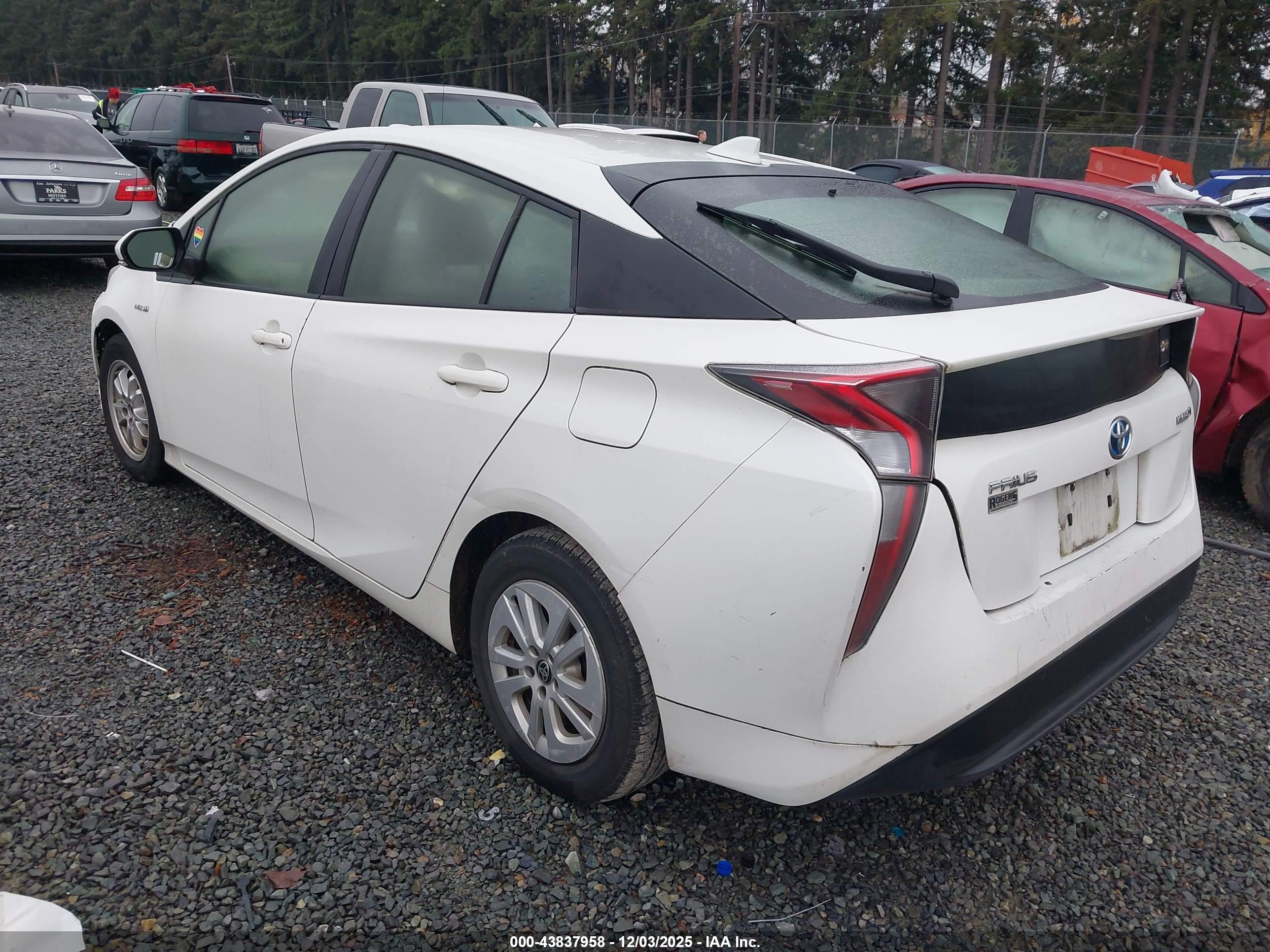 TOYOTA PRIUS image 3