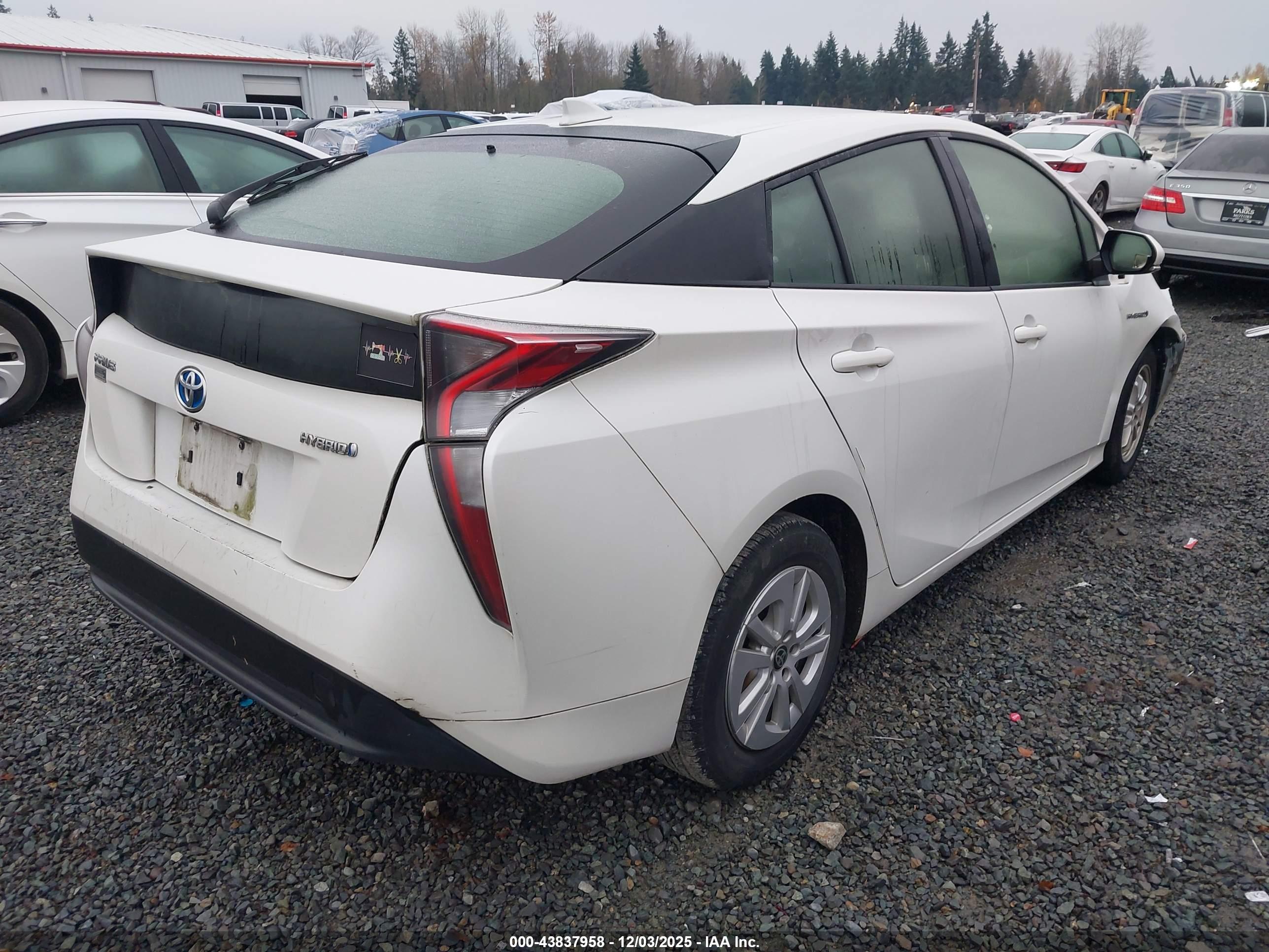 TOYOTA PRIUS image 4