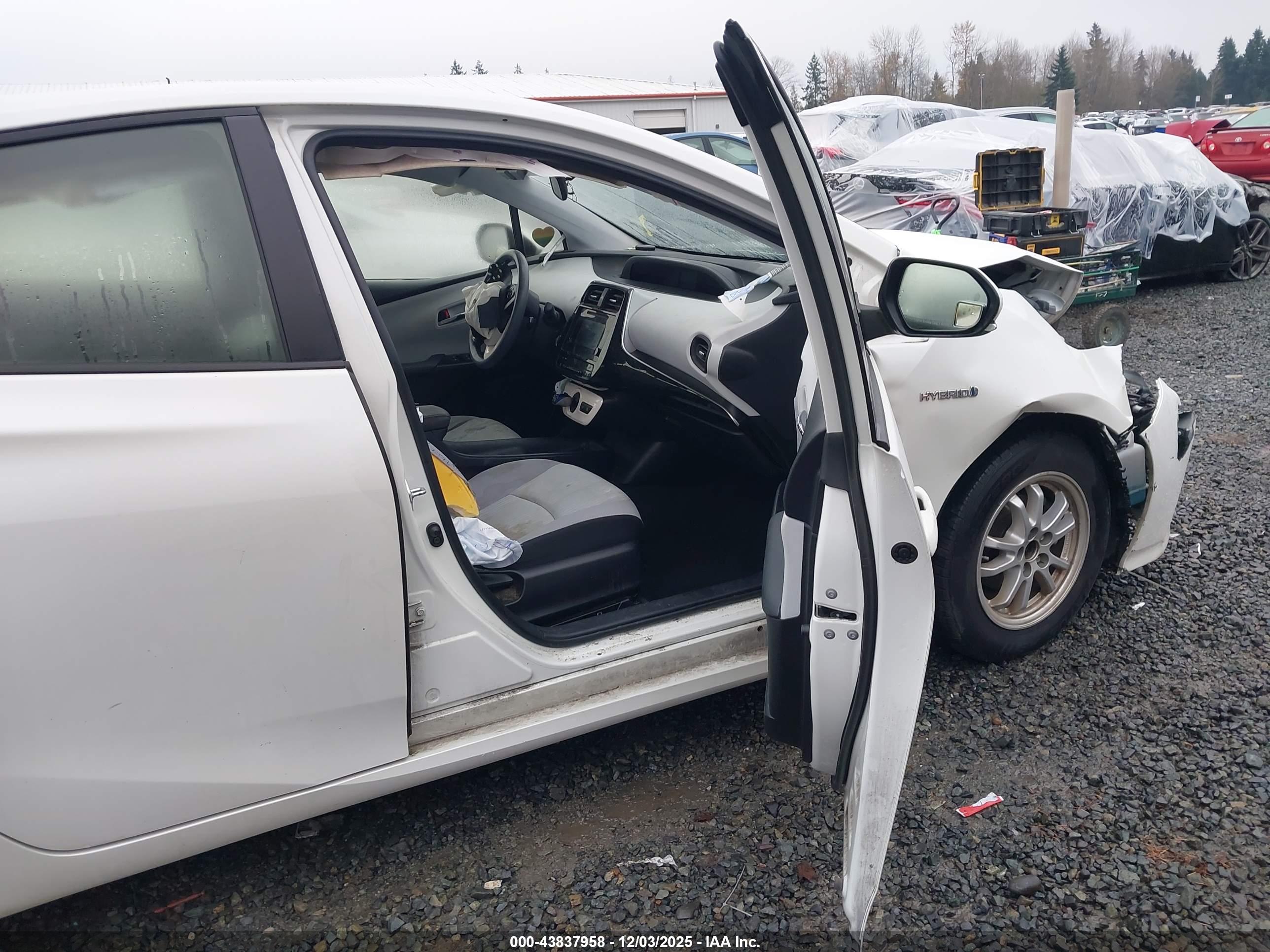 TOYOTA PRIUS image 5