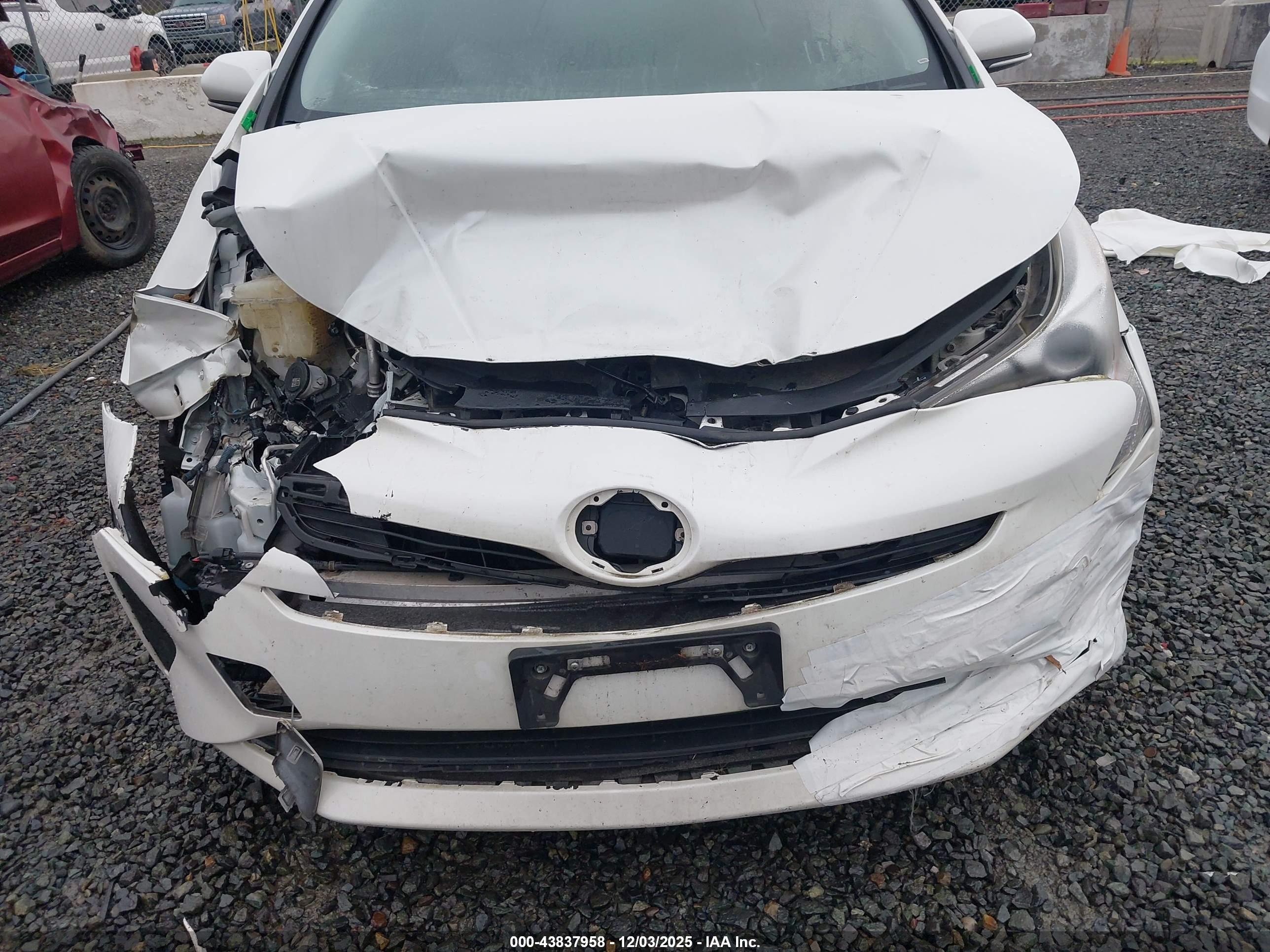 TOYOTA PRIUS image 6