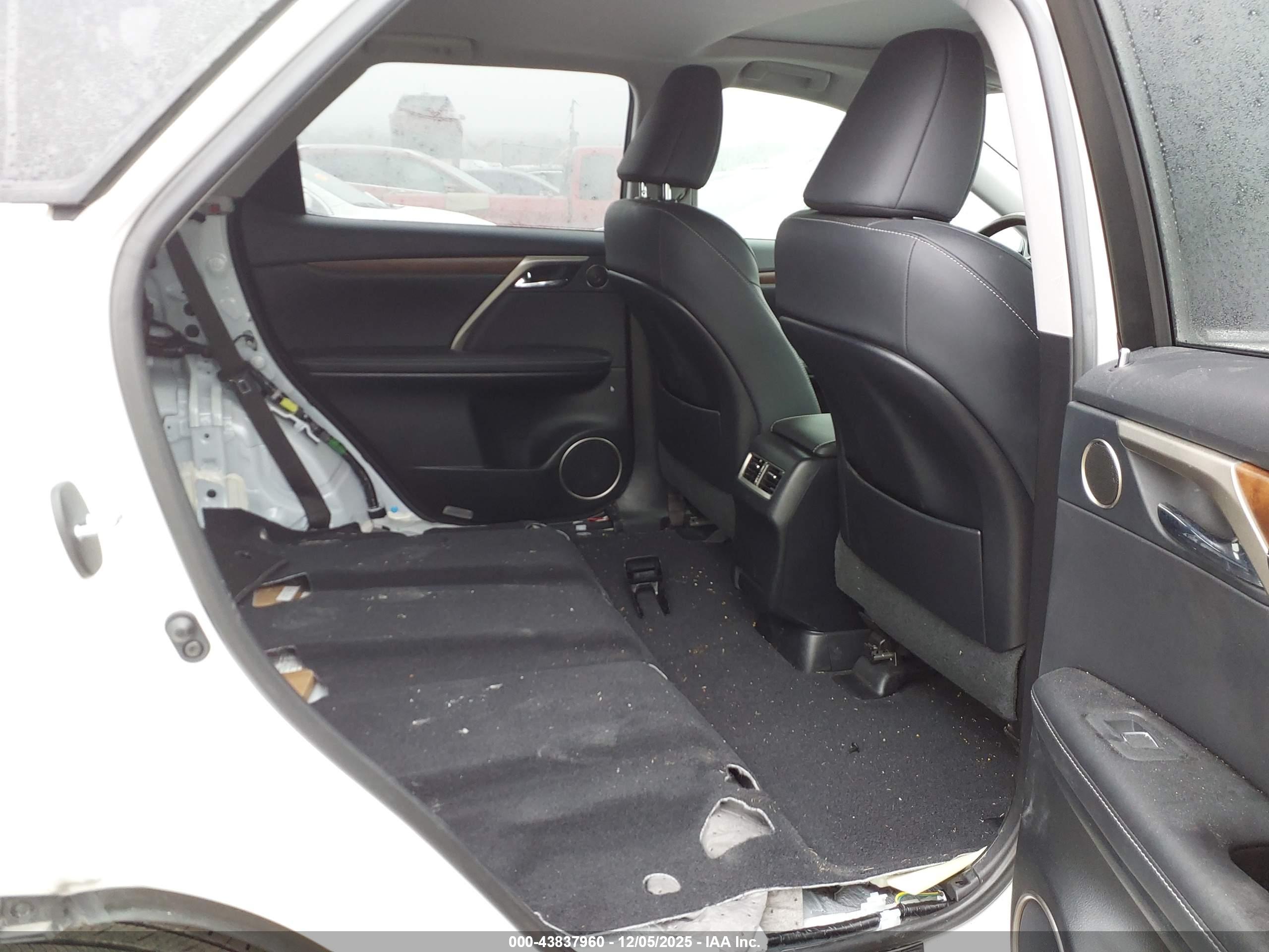 LEXUS RX image 8
