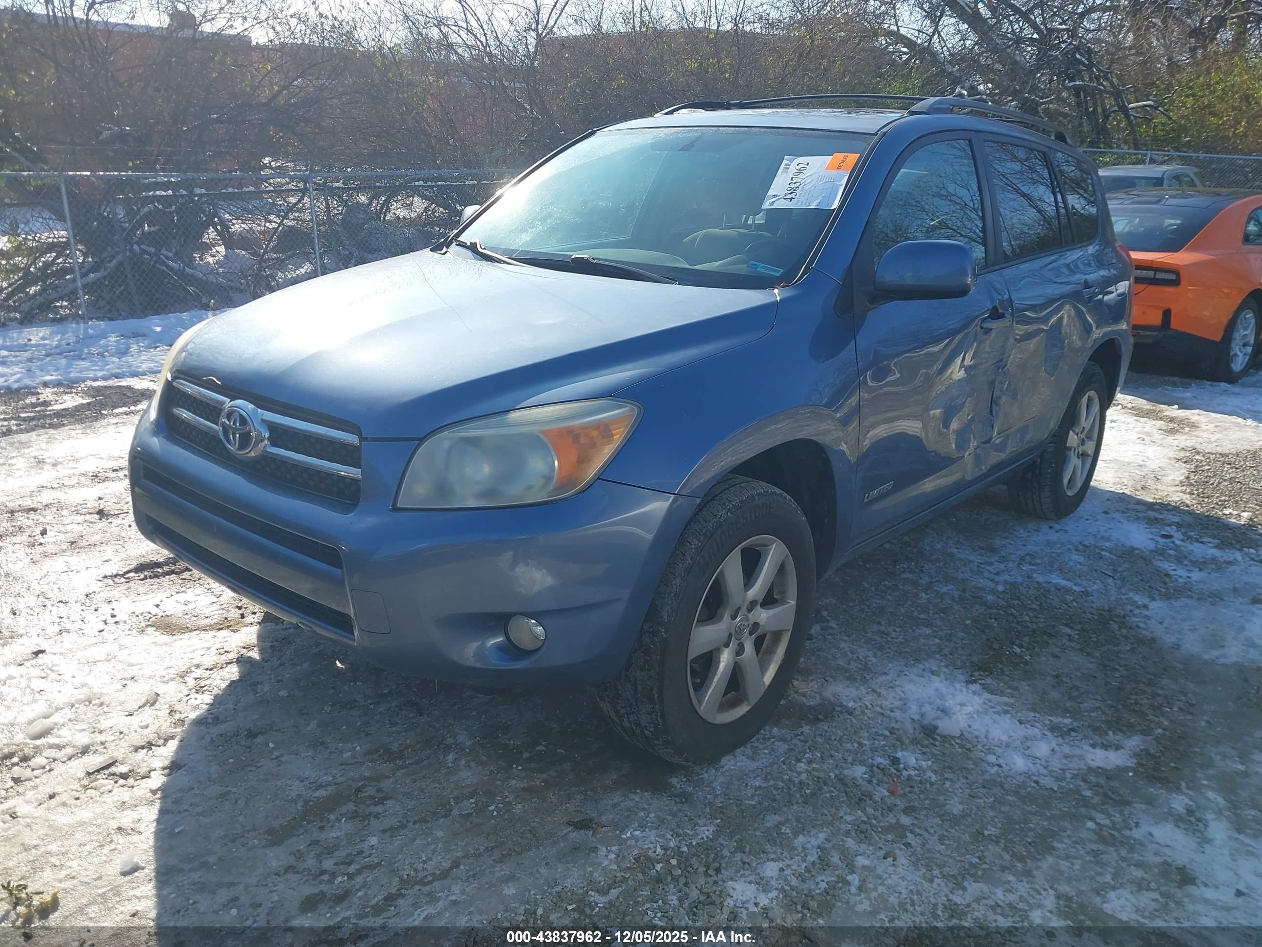 TOYOTA RAV4 image 2