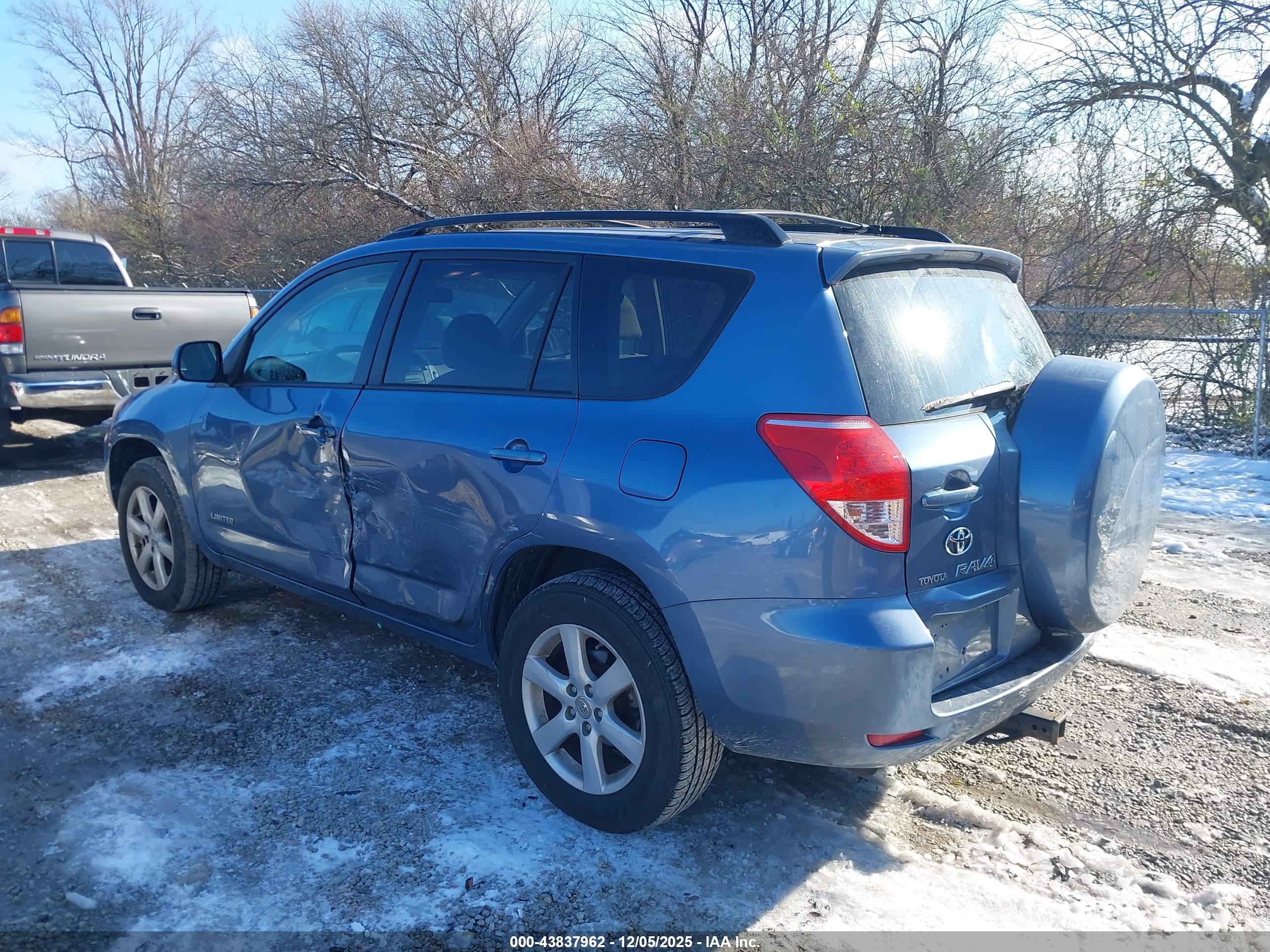 TOYOTA RAV4 image 3