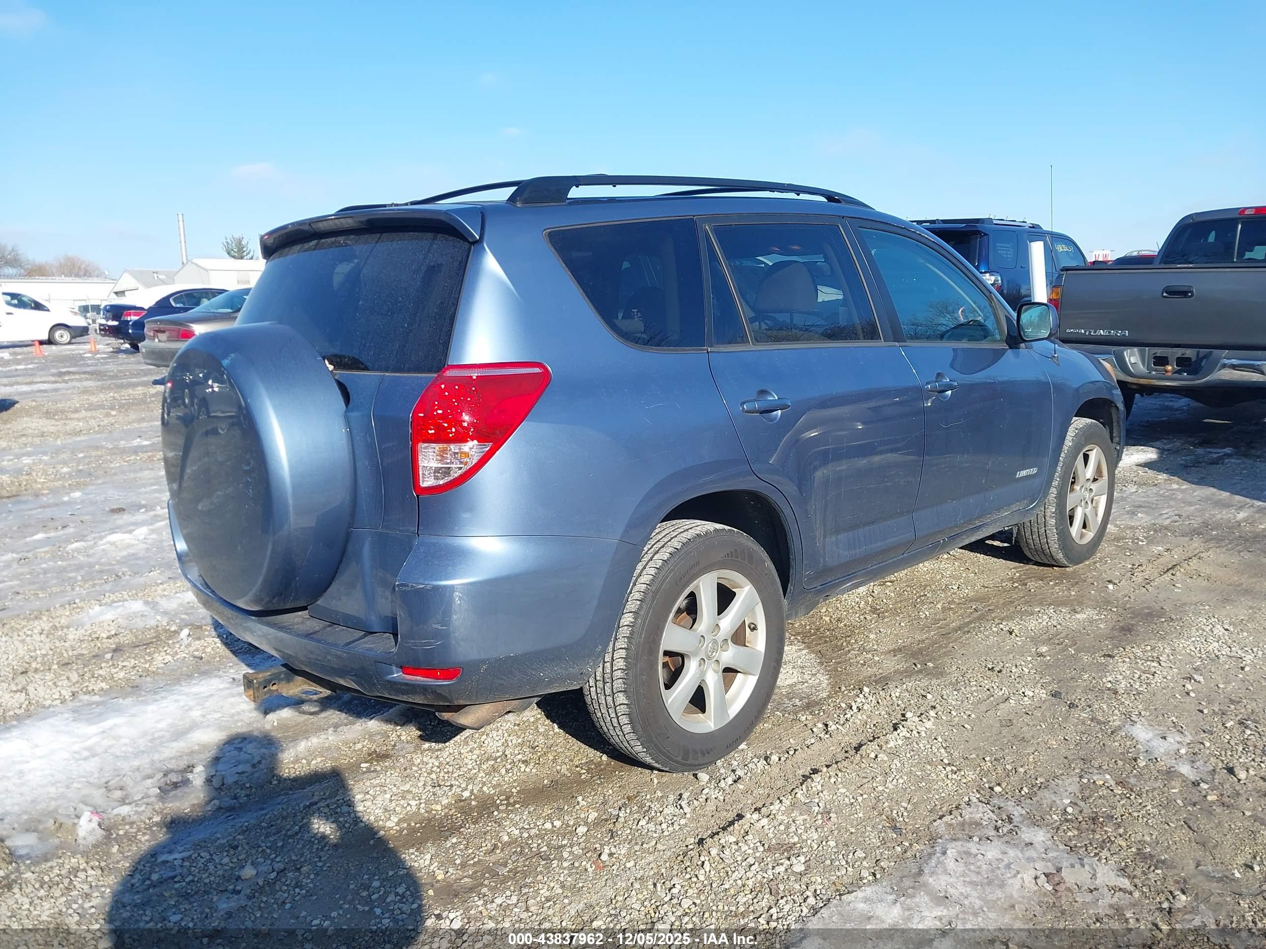 TOYOTA RAV4 image 4