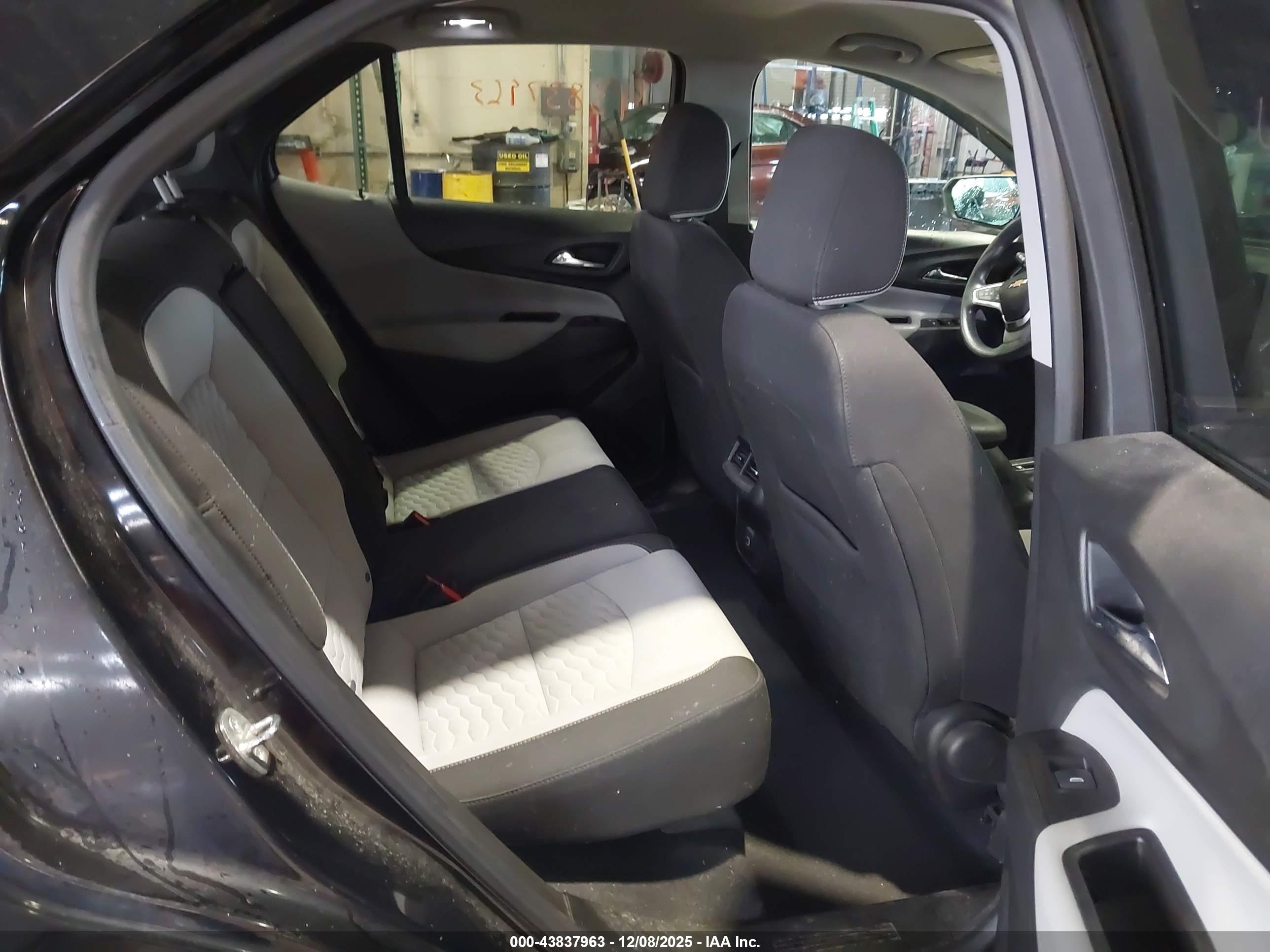 CHEVROLET EQUINOX image 8