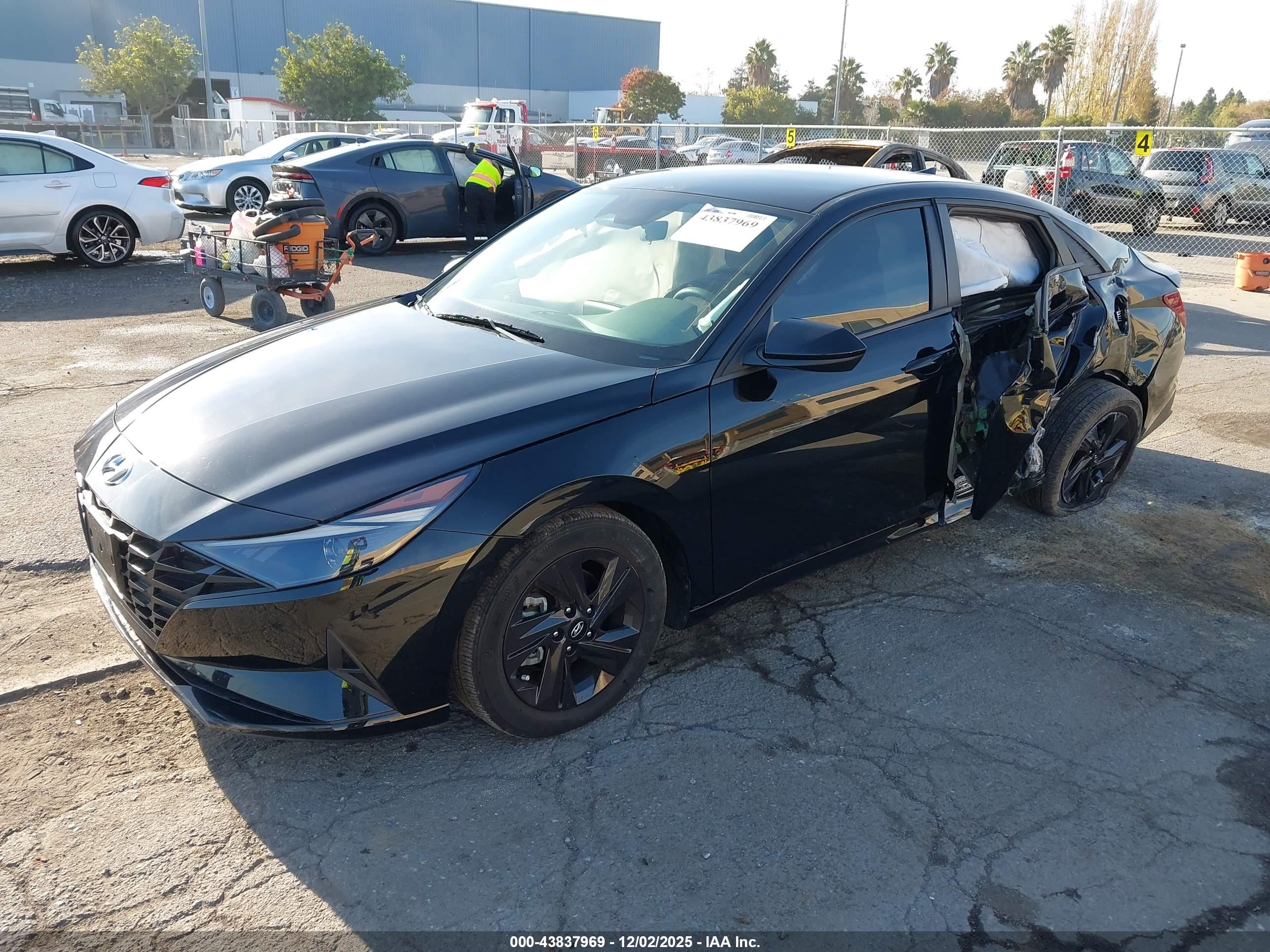 HYUNDAI ELANTRA image 2