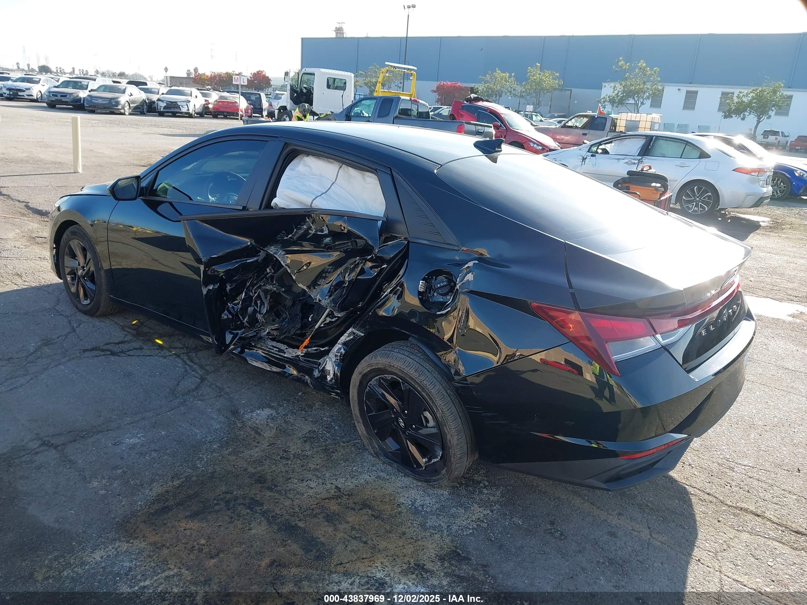 HYUNDAI ELANTRA image 3