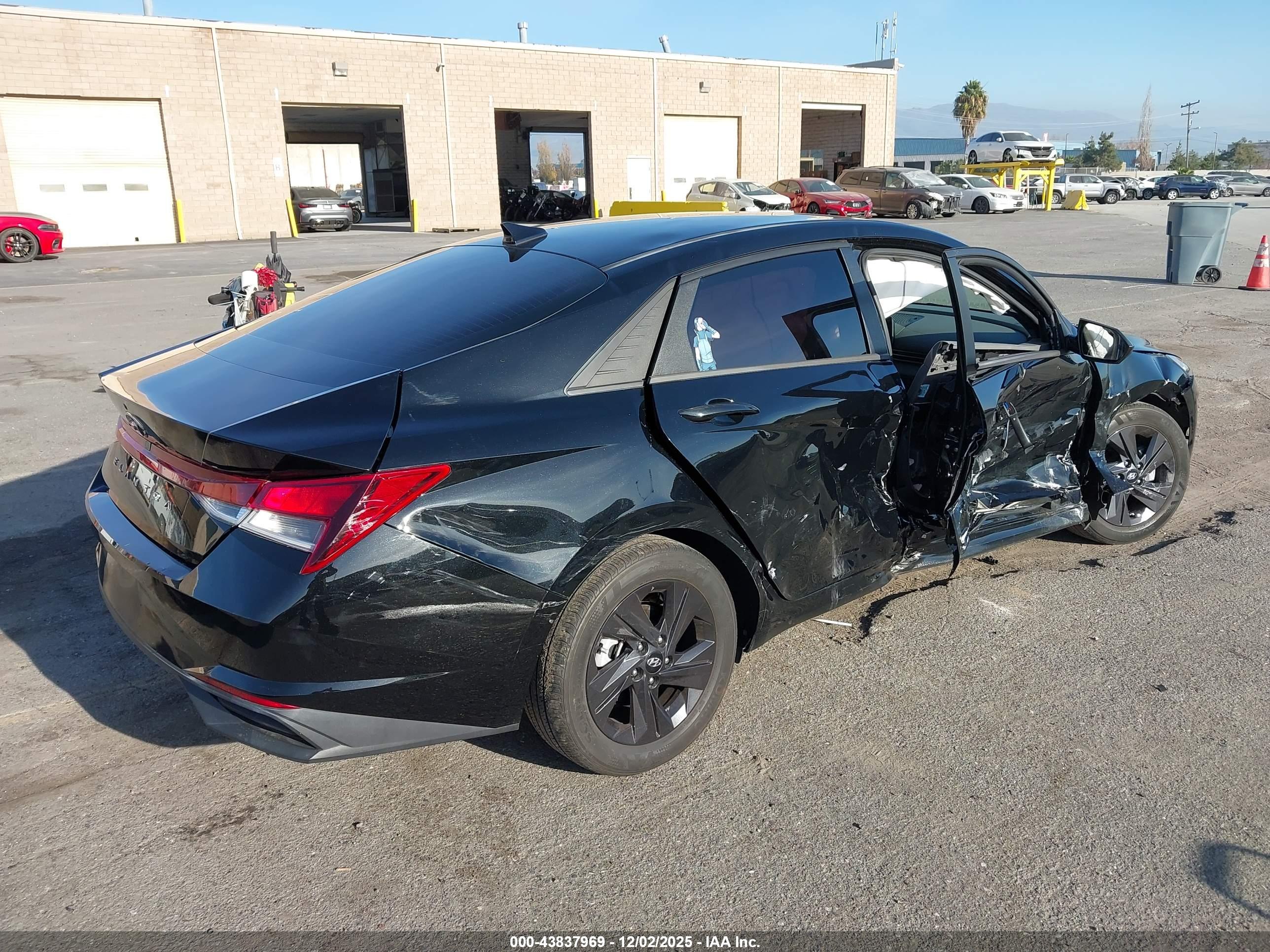 HYUNDAI ELANTRA image 4