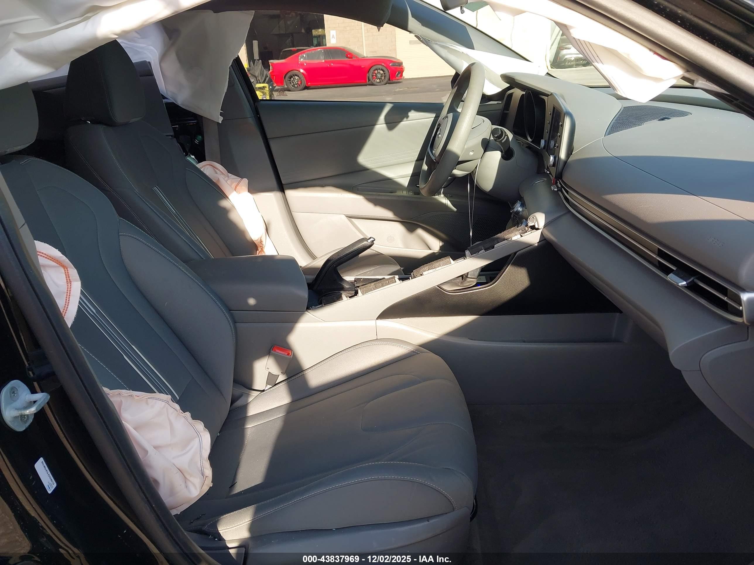 HYUNDAI ELANTRA image 5