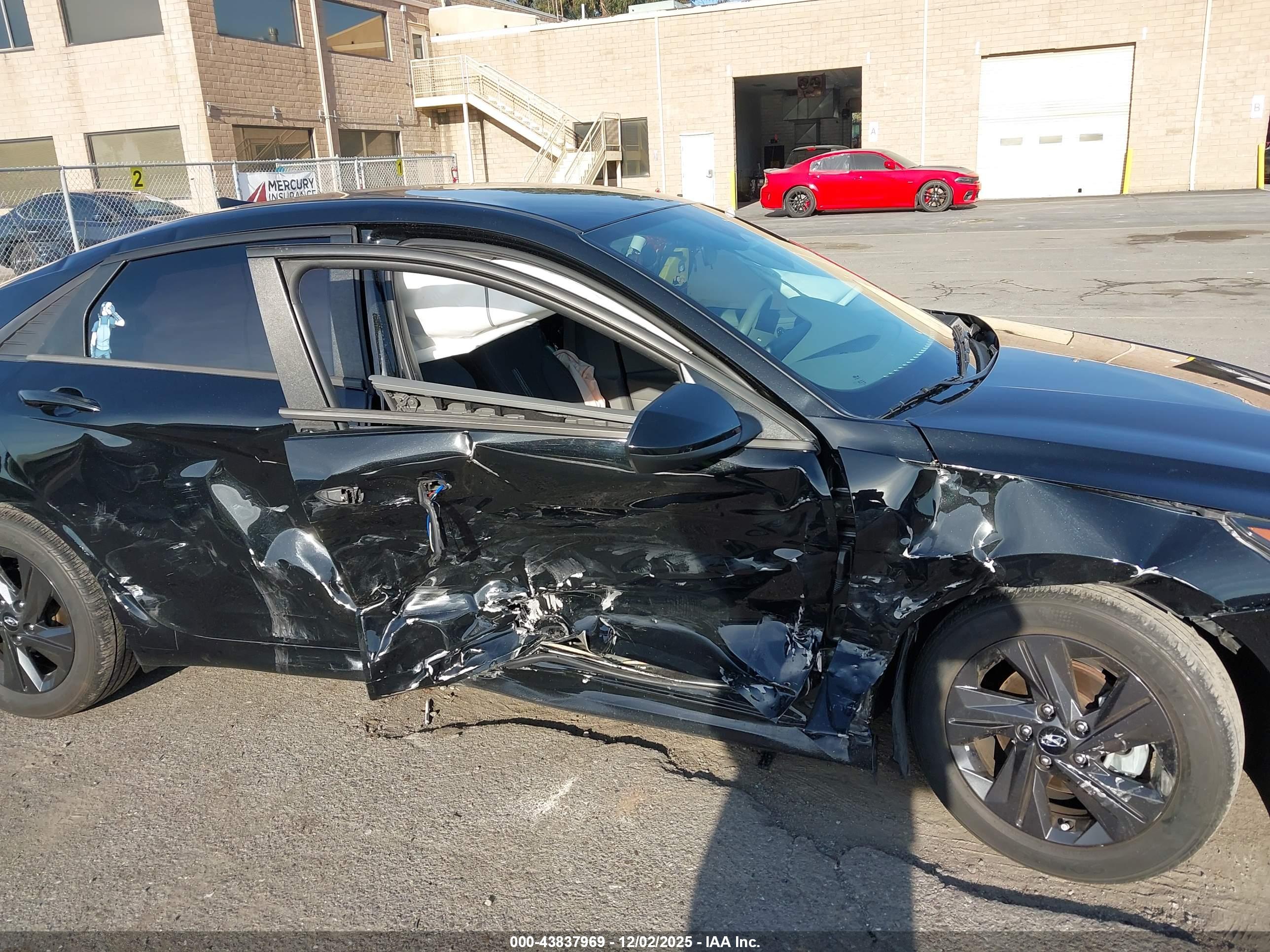 HYUNDAI ELANTRA image 6