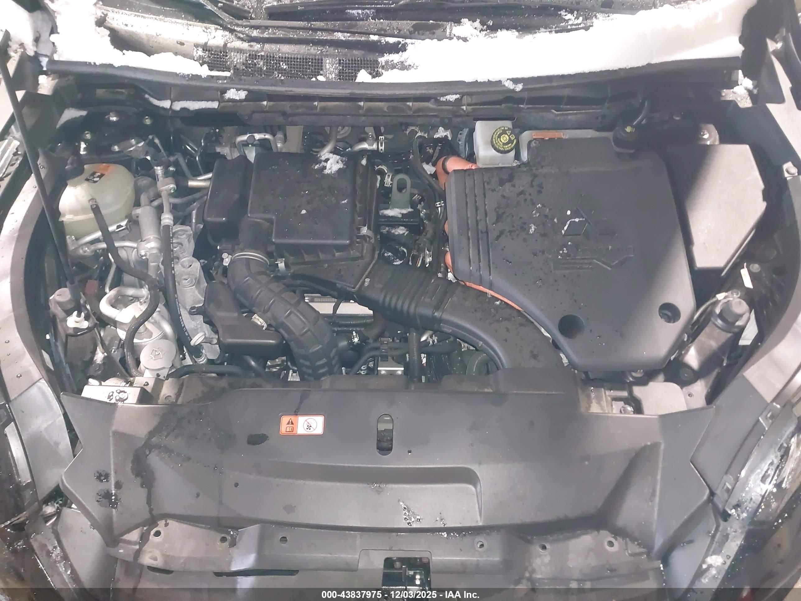 MITSUBISHI OUTLANDER image 10