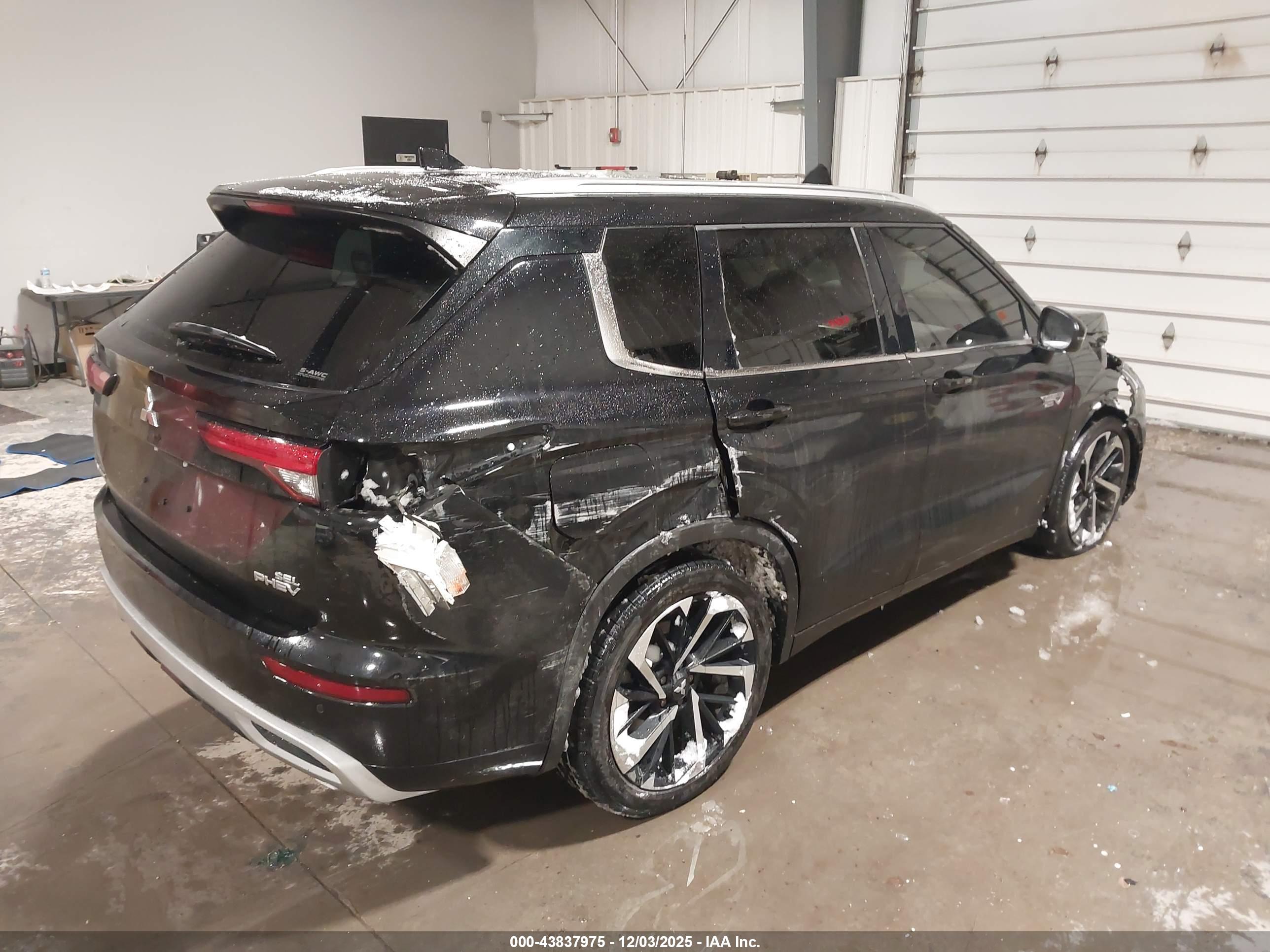 MITSUBISHI OUTLANDER image 4