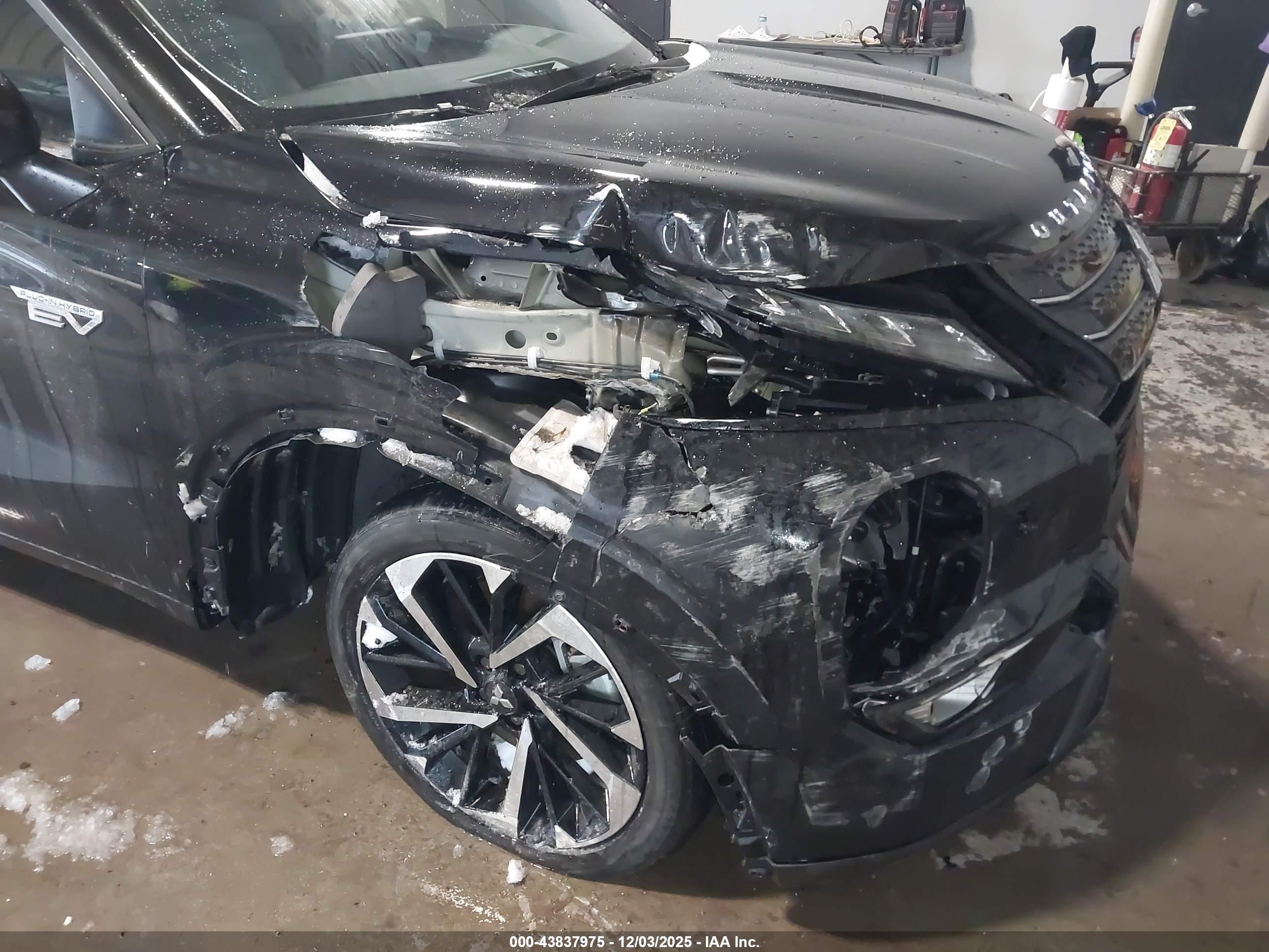 MITSUBISHI OUTLANDER image 6