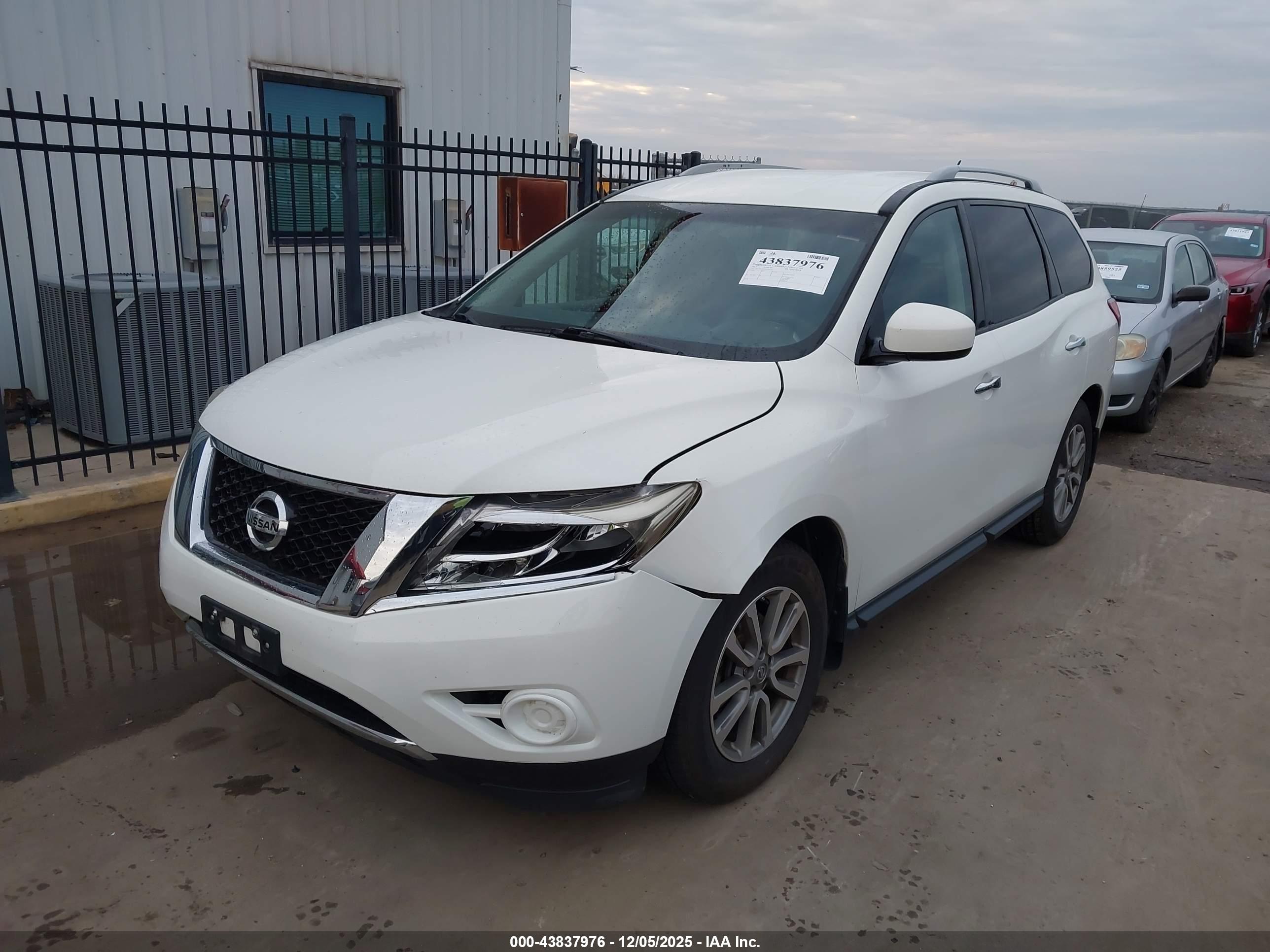 NISSAN PATHFINDER image 2