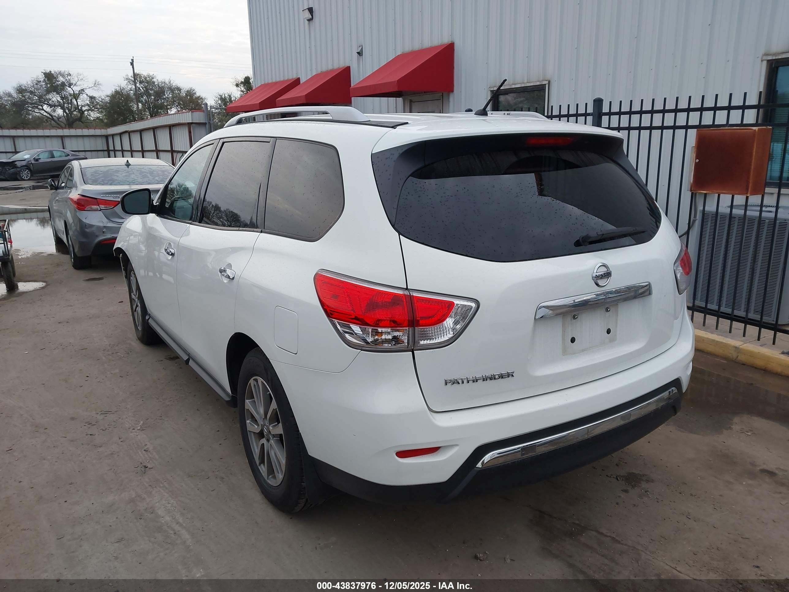 NISSAN PATHFINDER image 3