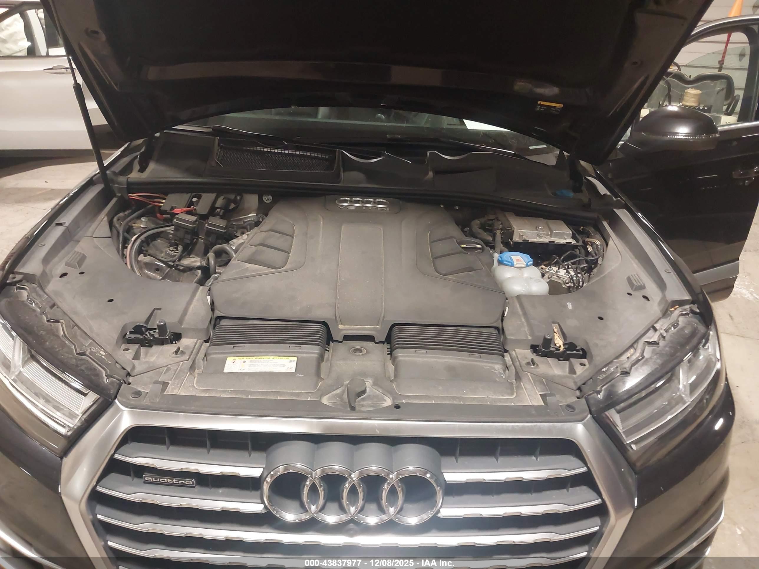 AUDI Q7 image 10