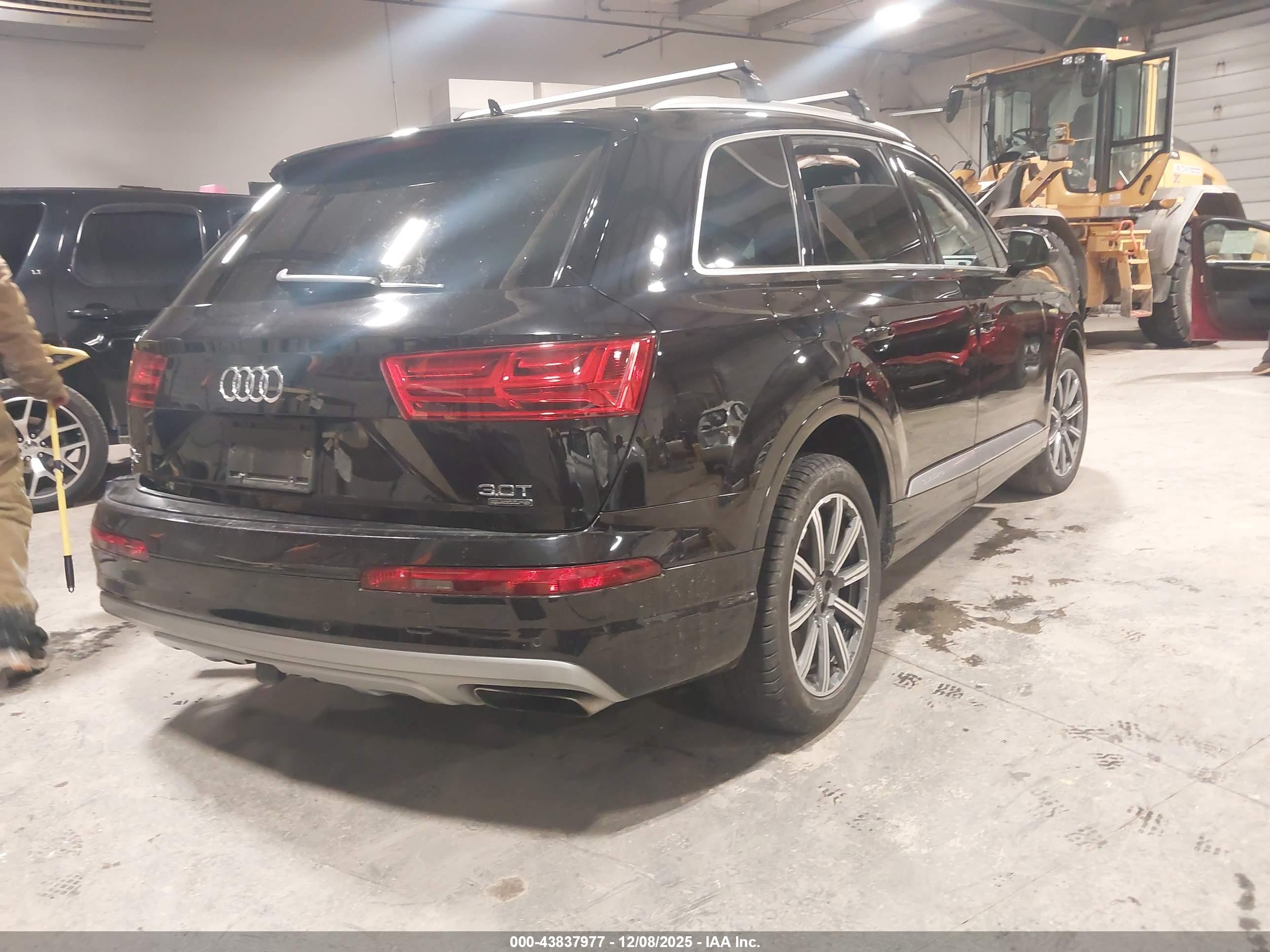 AUDI Q7 image 4