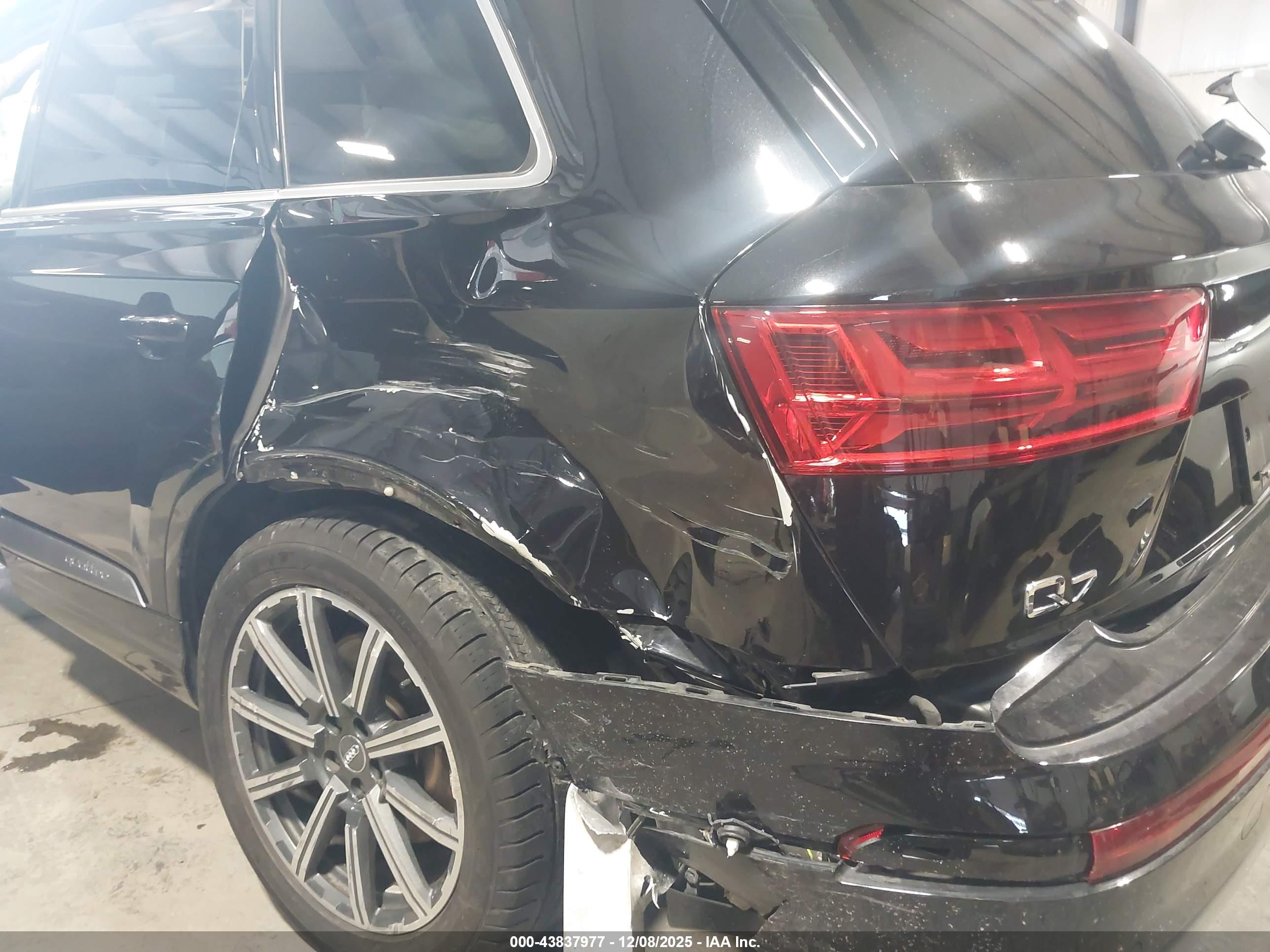 AUDI Q7 image 6