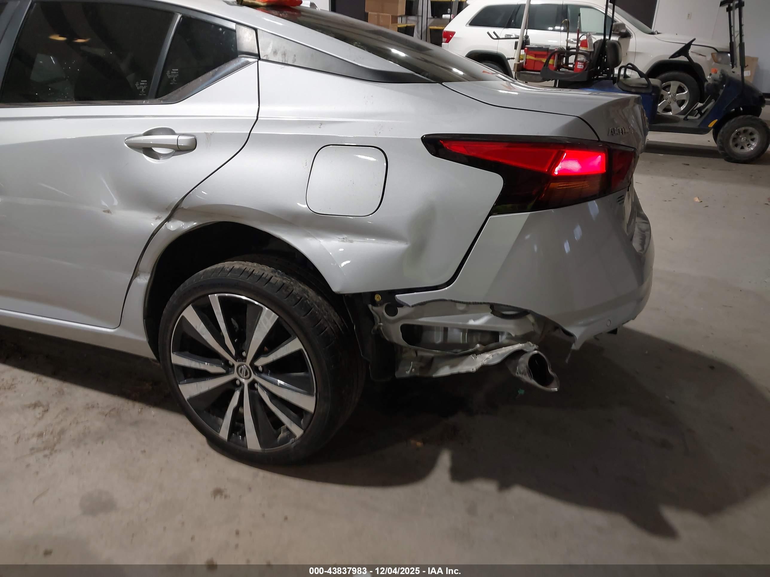 NISSAN ALTIMA image 6