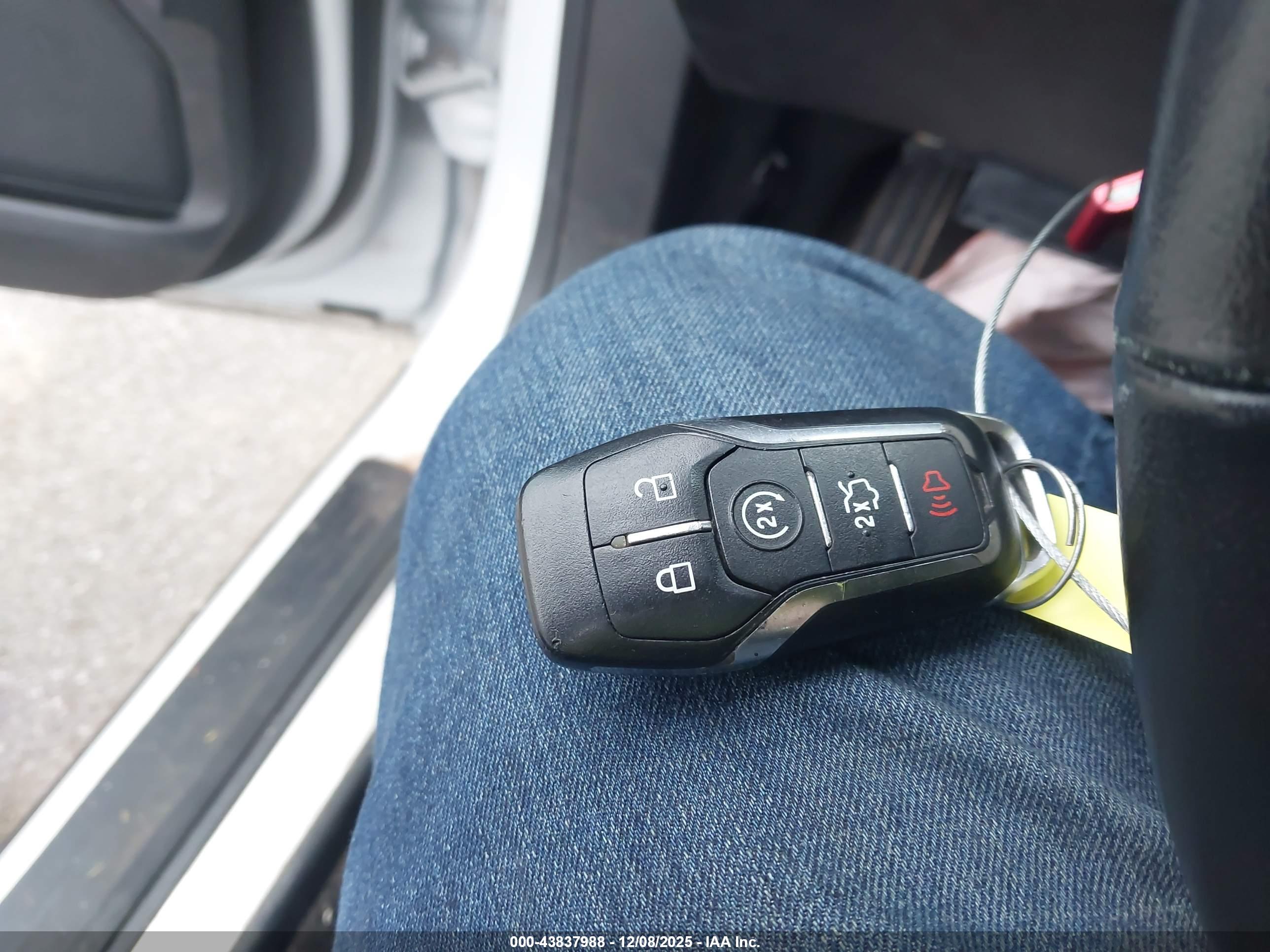 FORD FUSION image 11