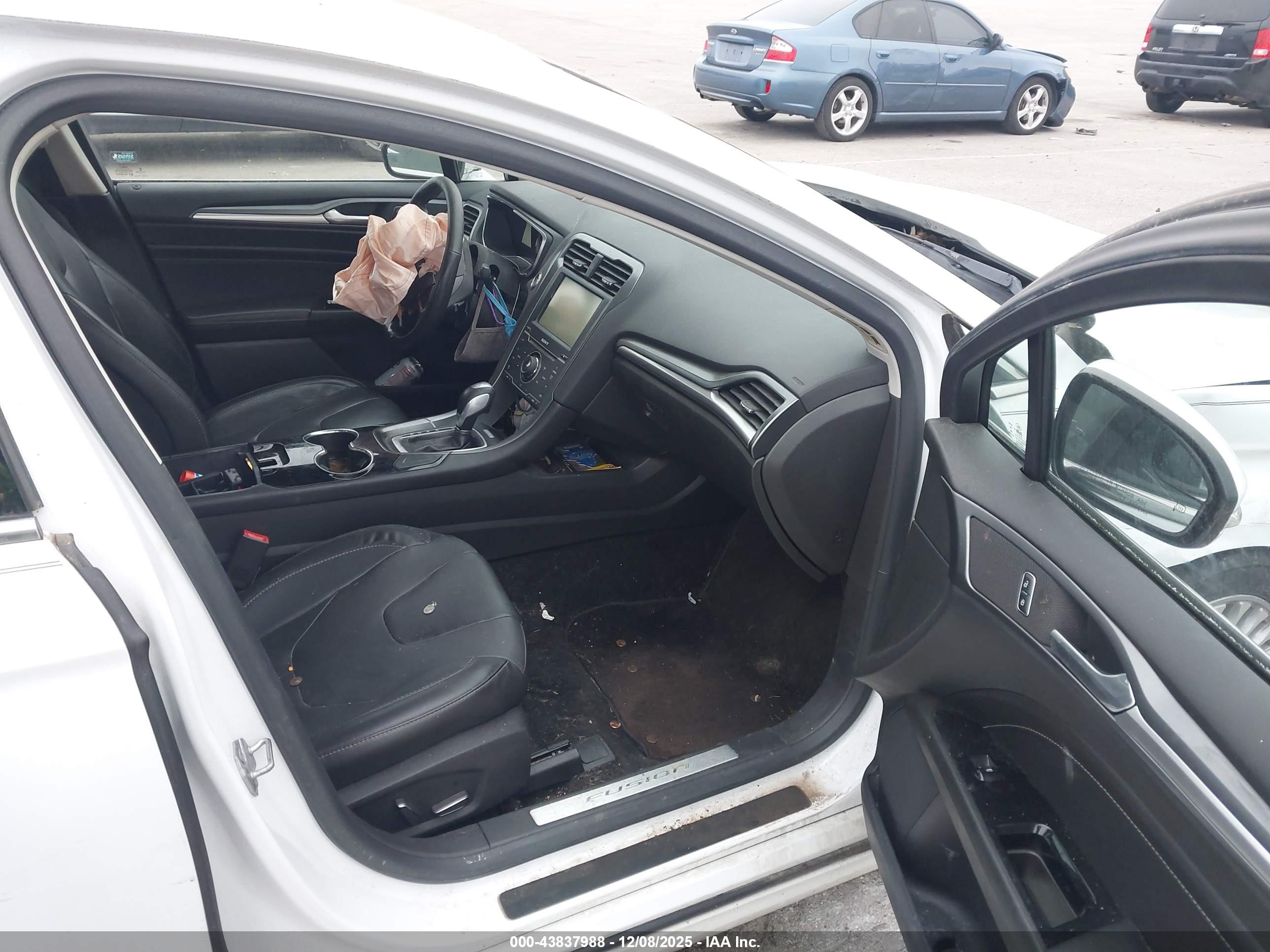 FORD FUSION image 5