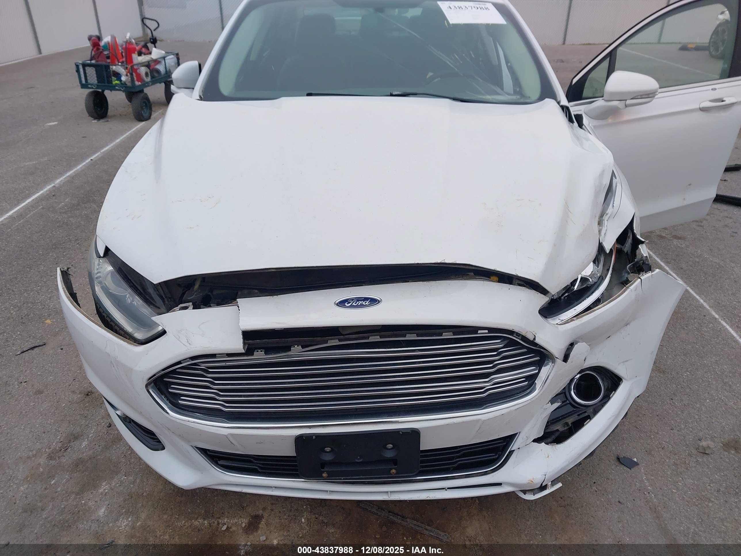 FORD FUSION image 6