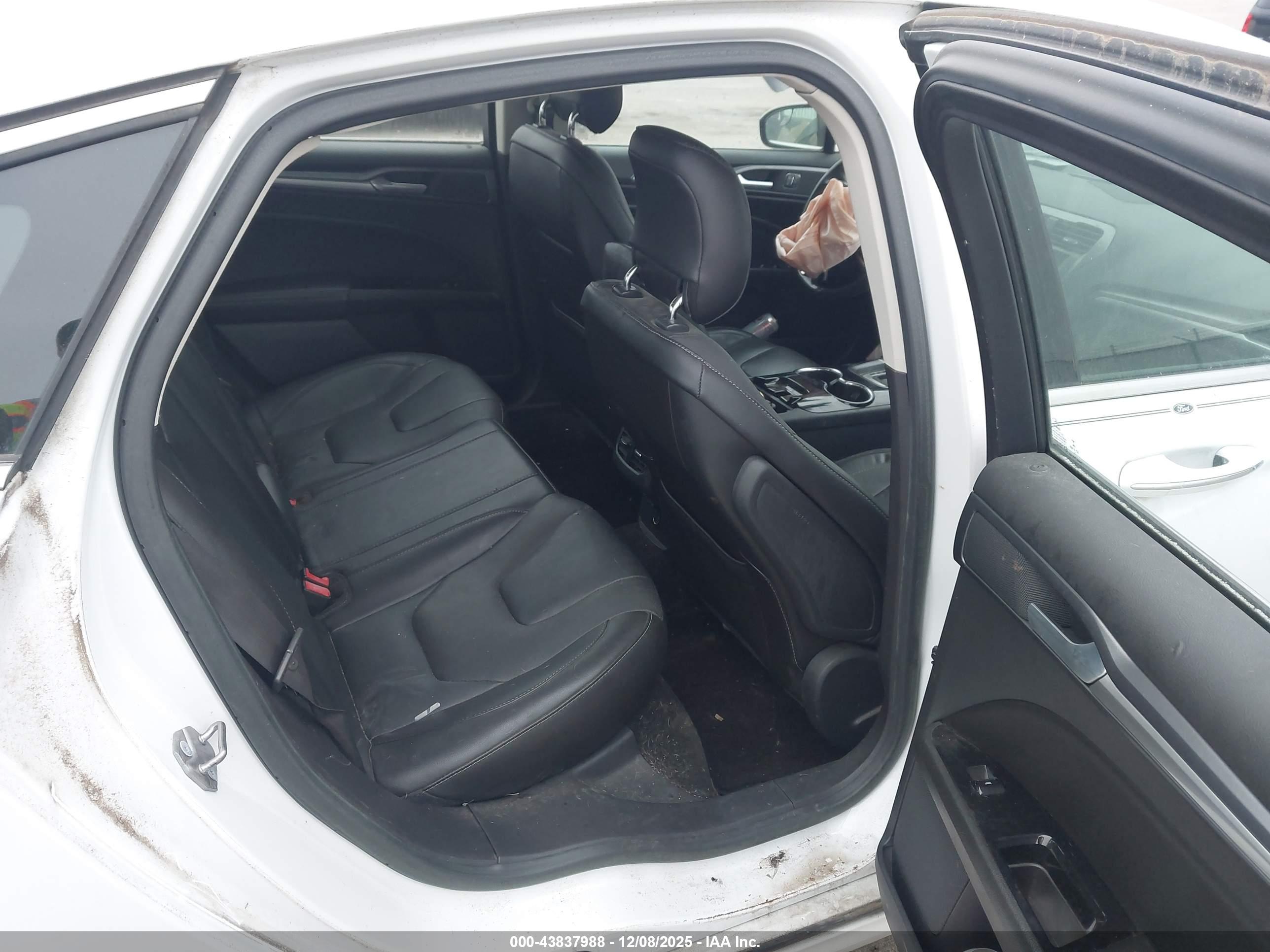 FORD FUSION image 8