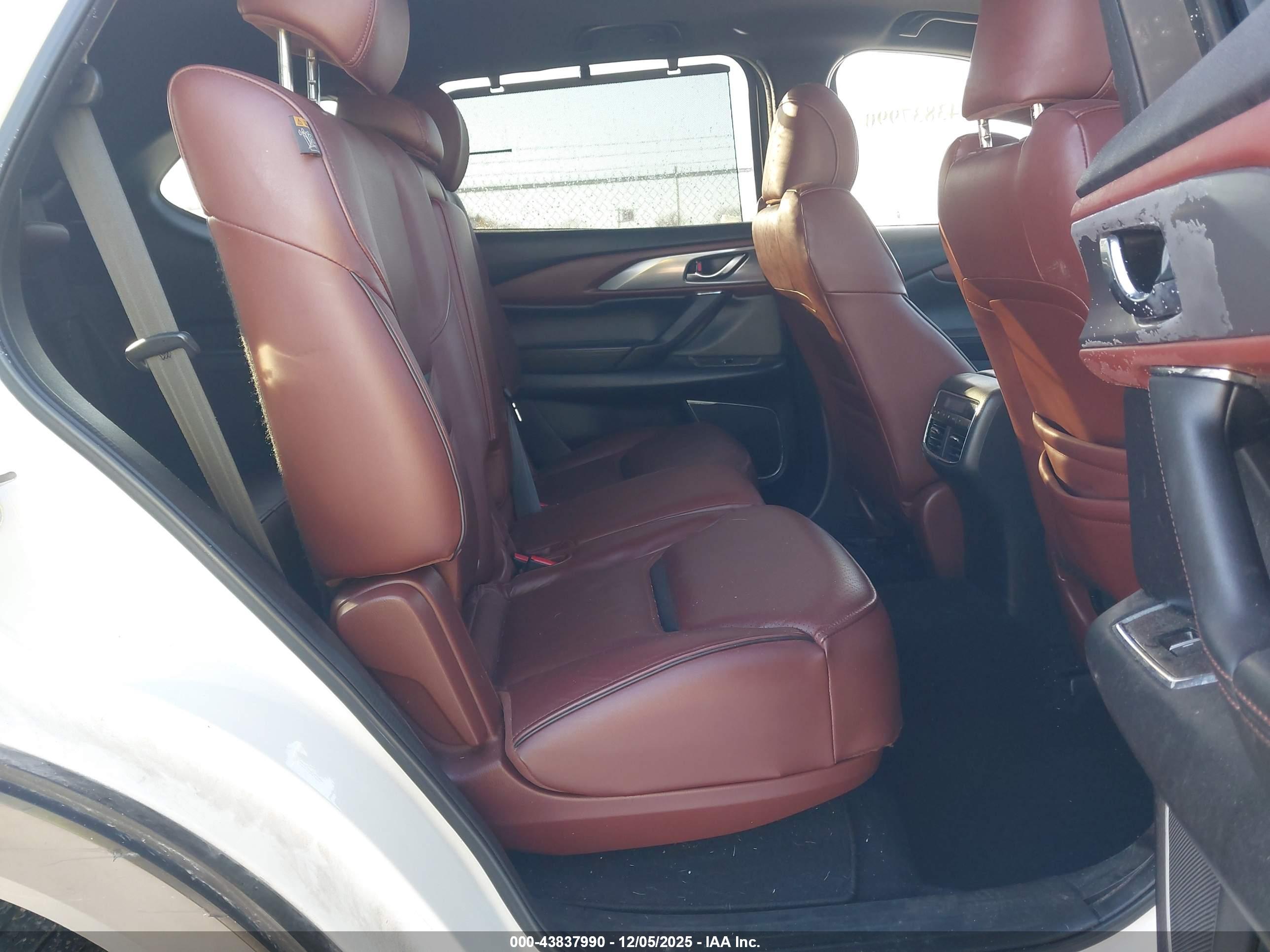 MAZDA CX-9 image 8