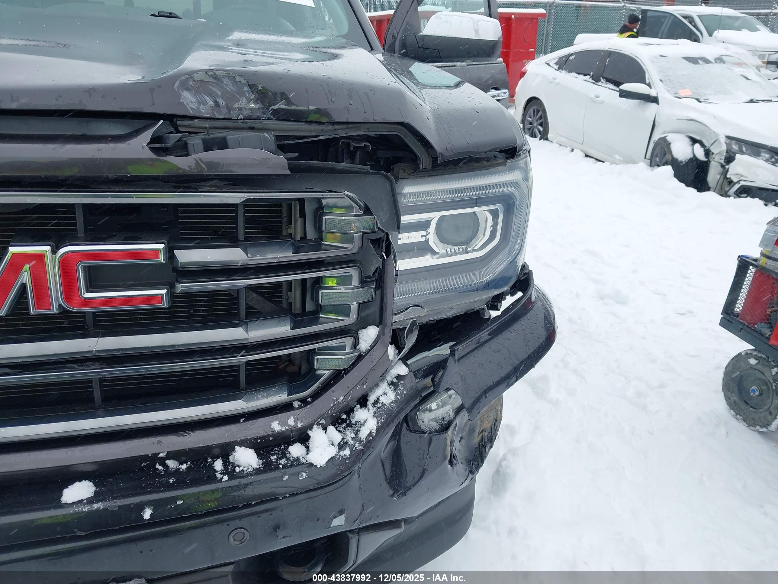 GMC SIERRA image 6