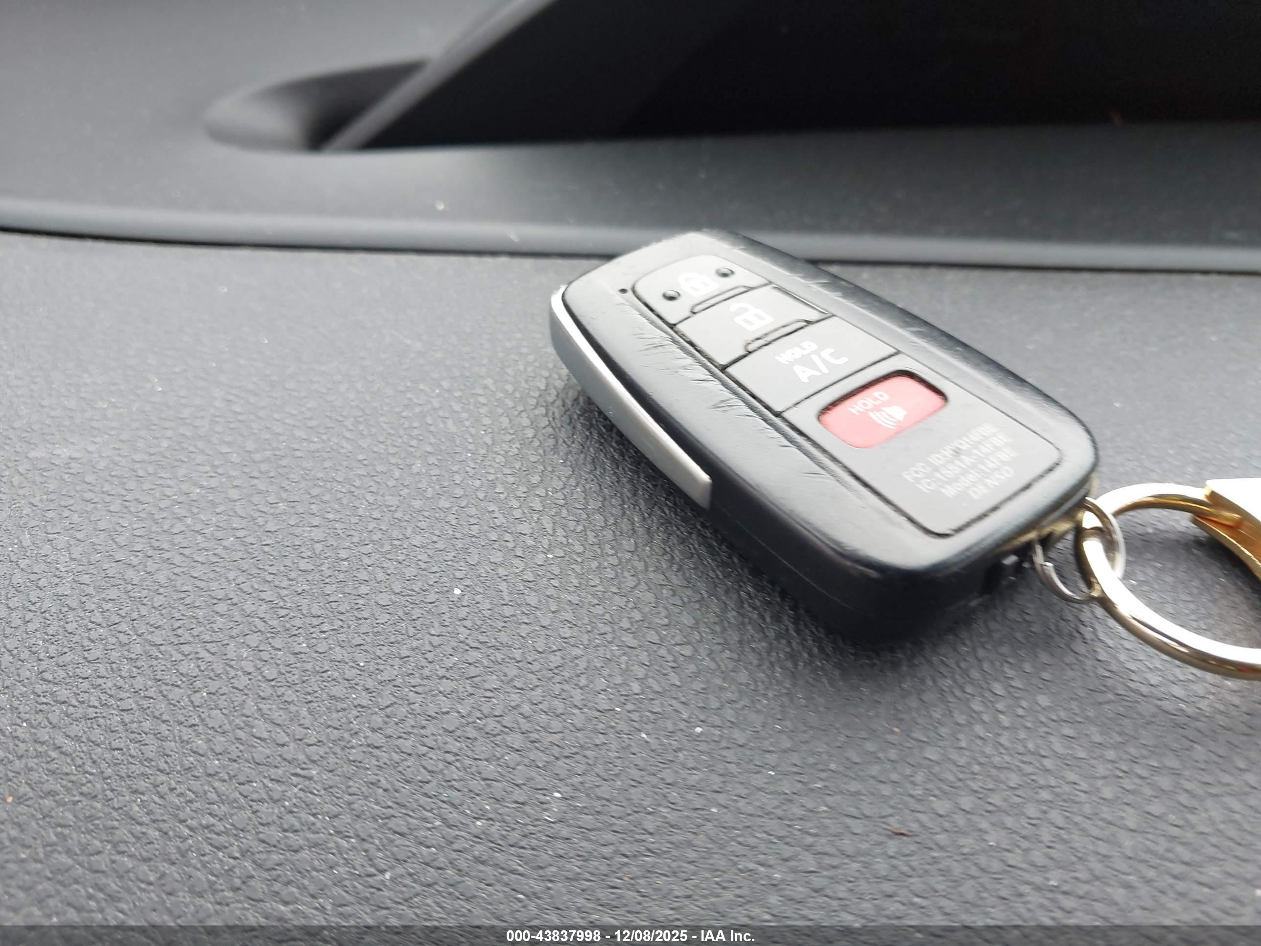 TOYOTA PRIUS image 11