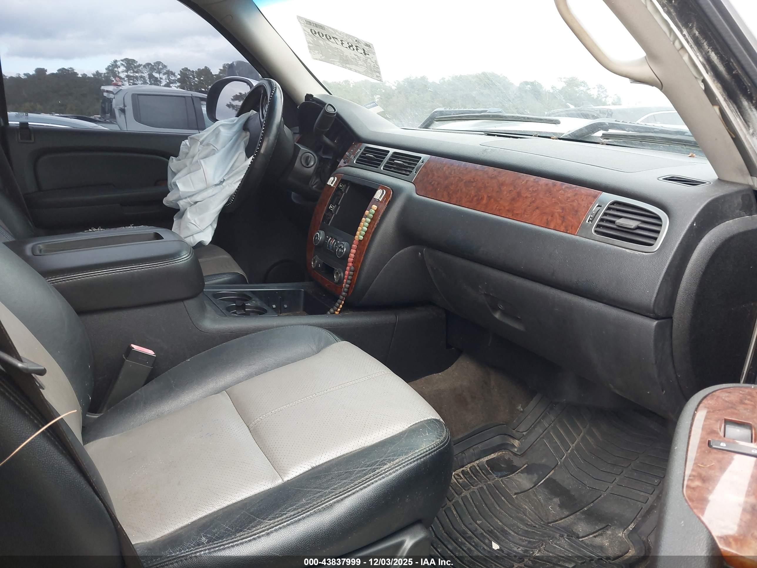 CHEVROLET TAHOE image 5