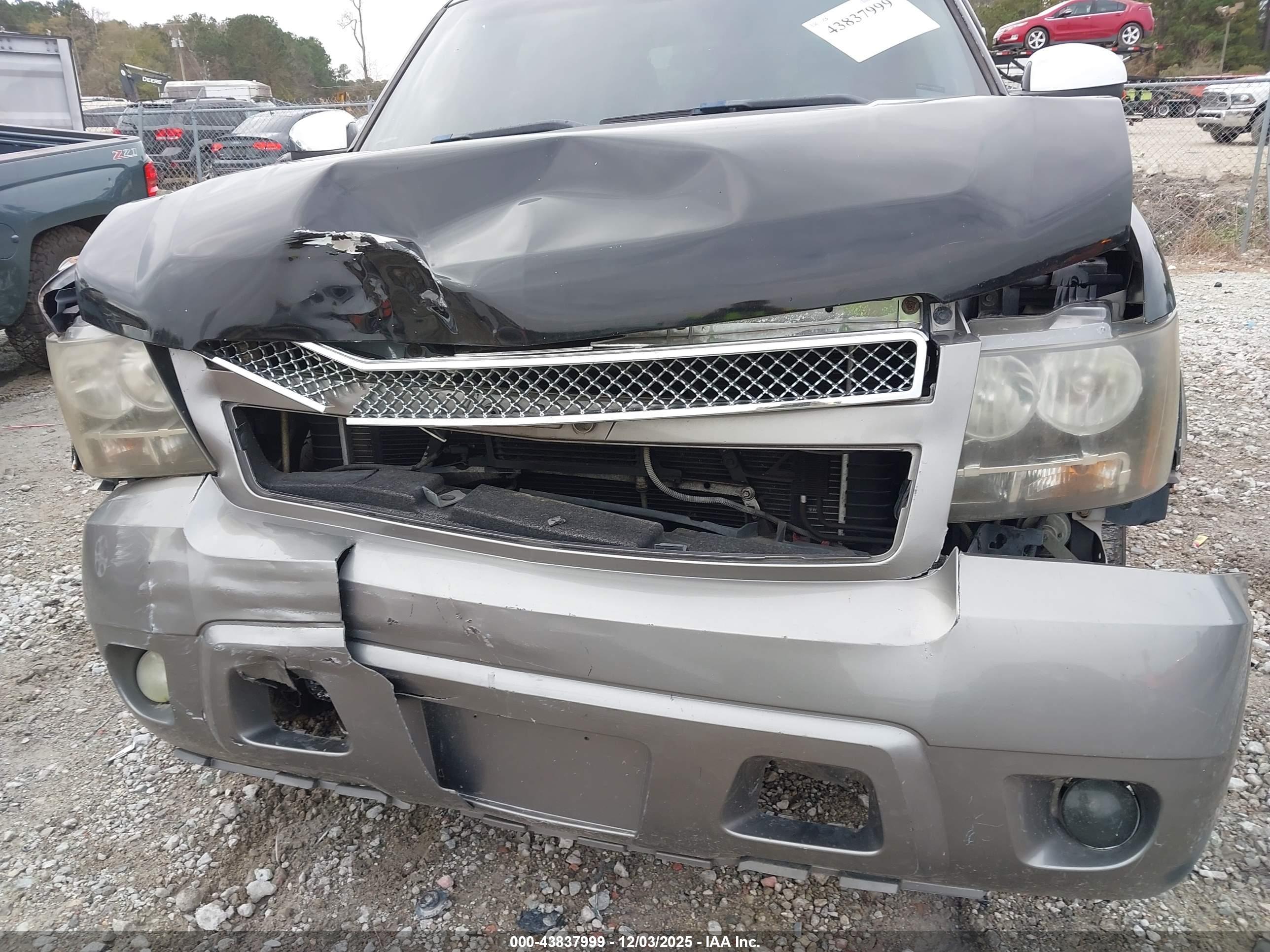 CHEVROLET TAHOE image 6