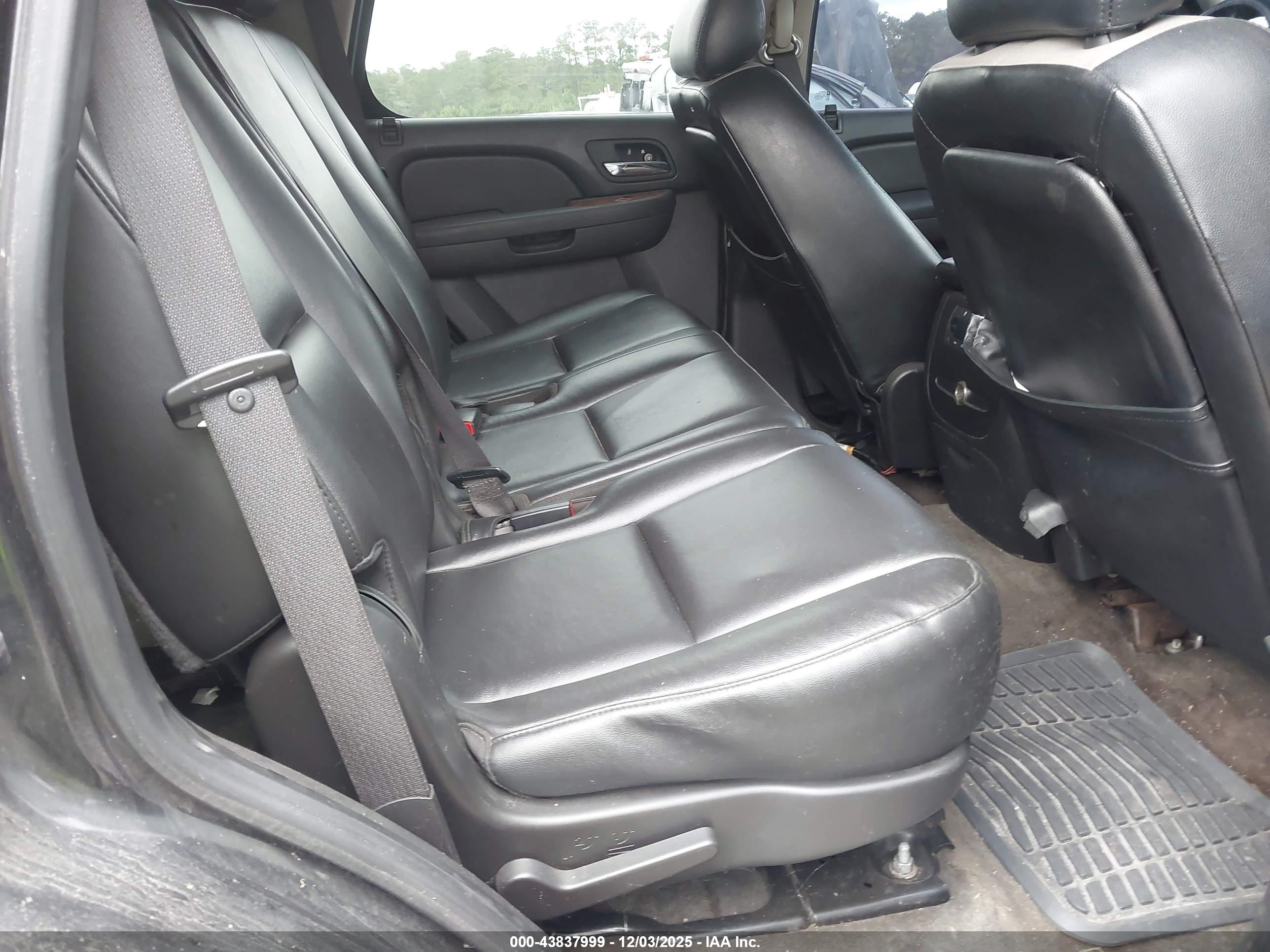 CHEVROLET TAHOE image 8