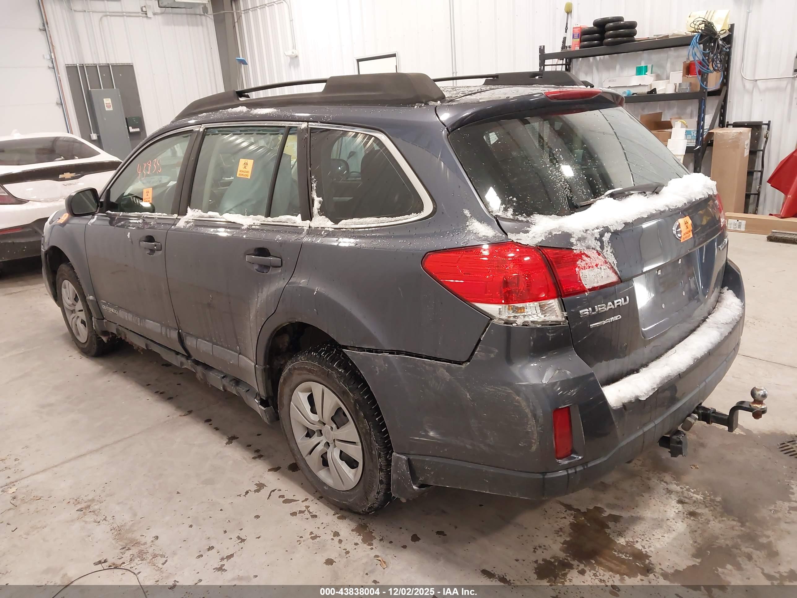 SUBARU OUTBACK image 3