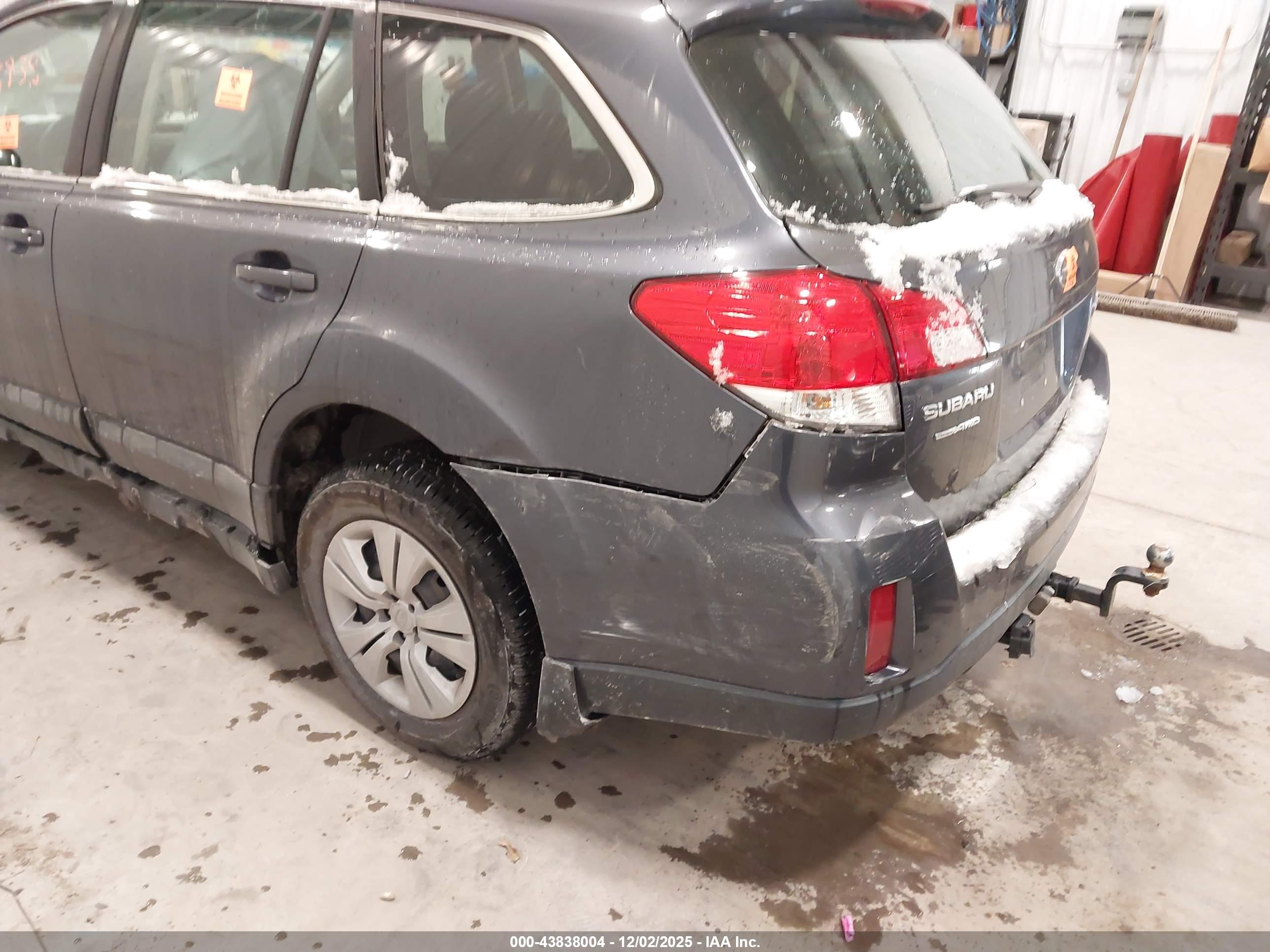 SUBARU OUTBACK image 6