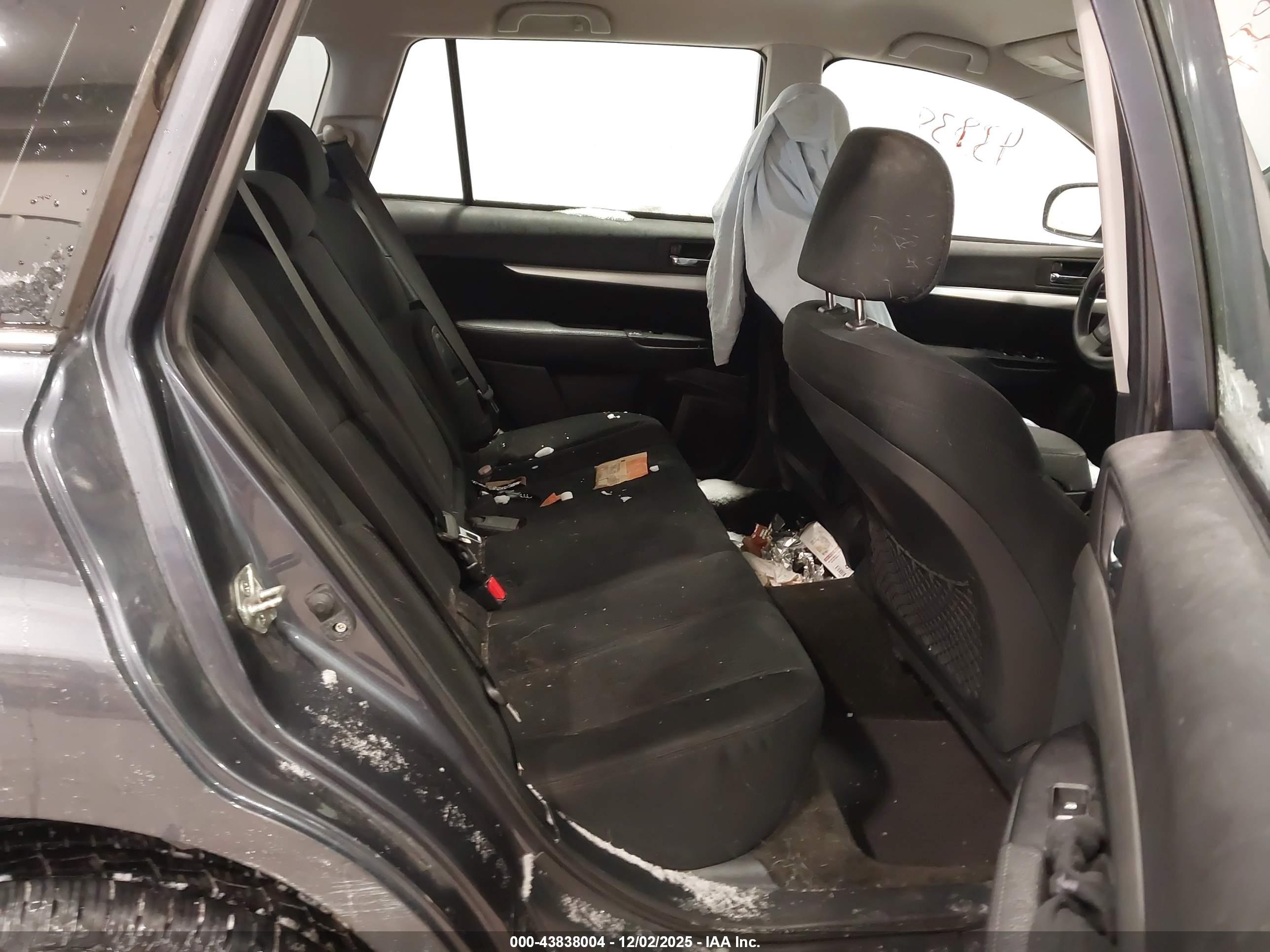 SUBARU OUTBACK image 8