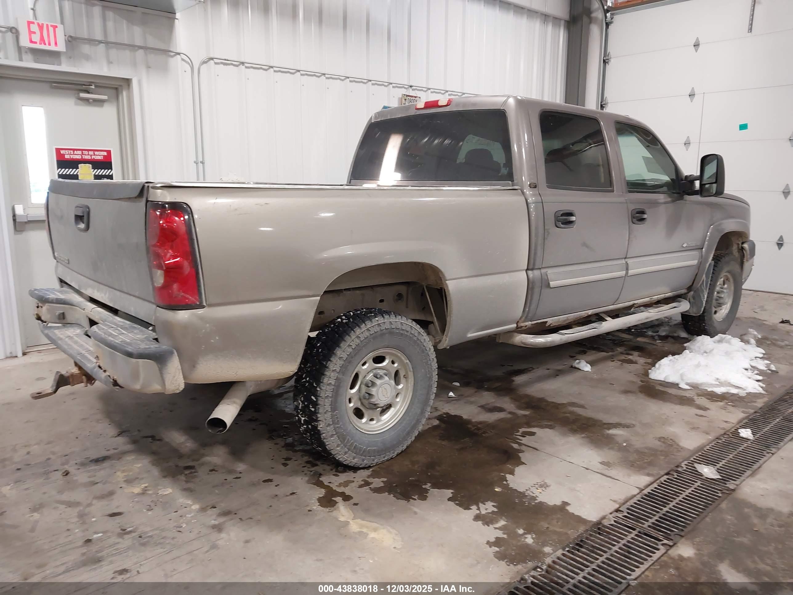 CHEVROLET SILVERADO image 4