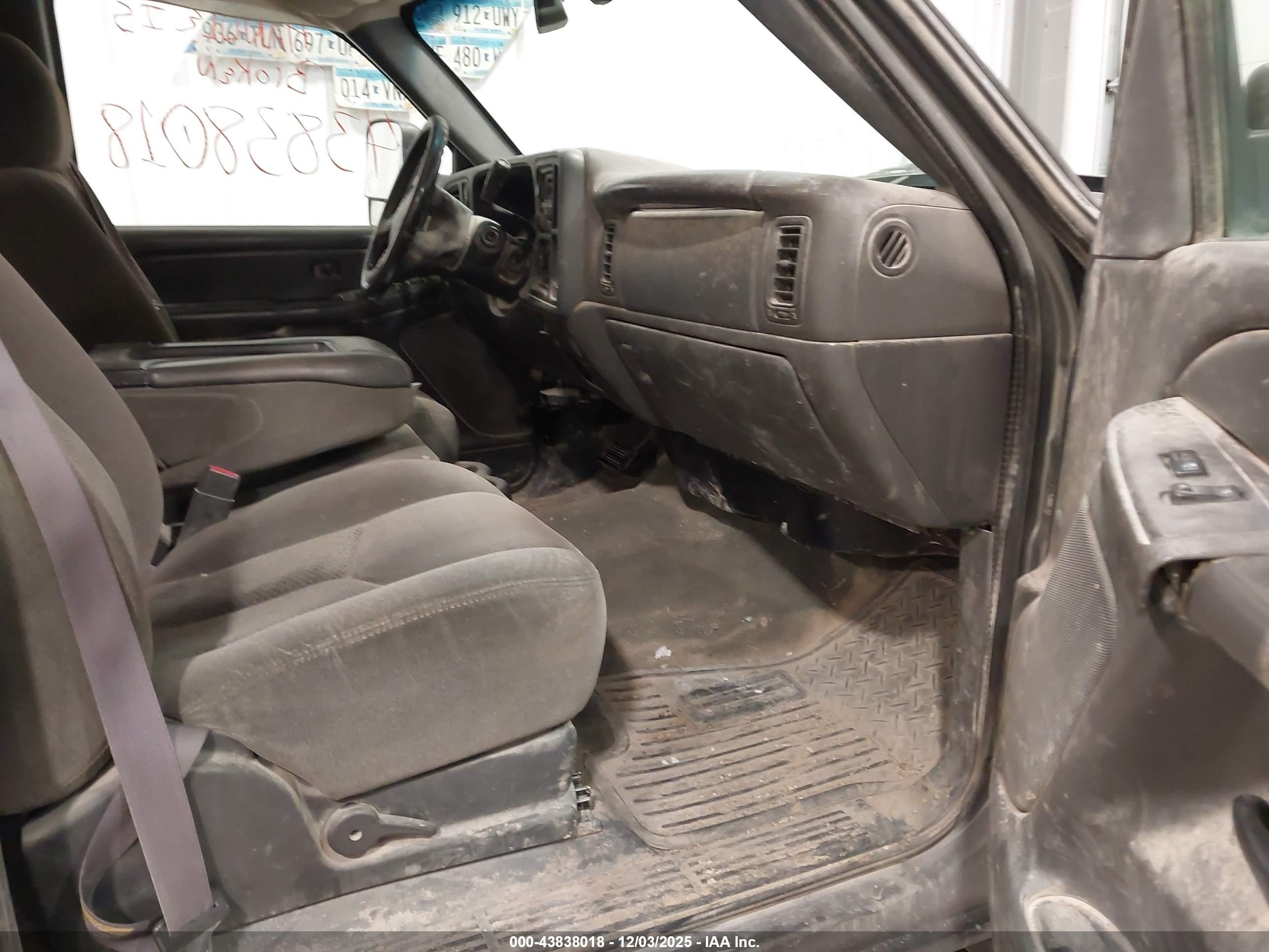 CHEVROLET SILVERADO image 5