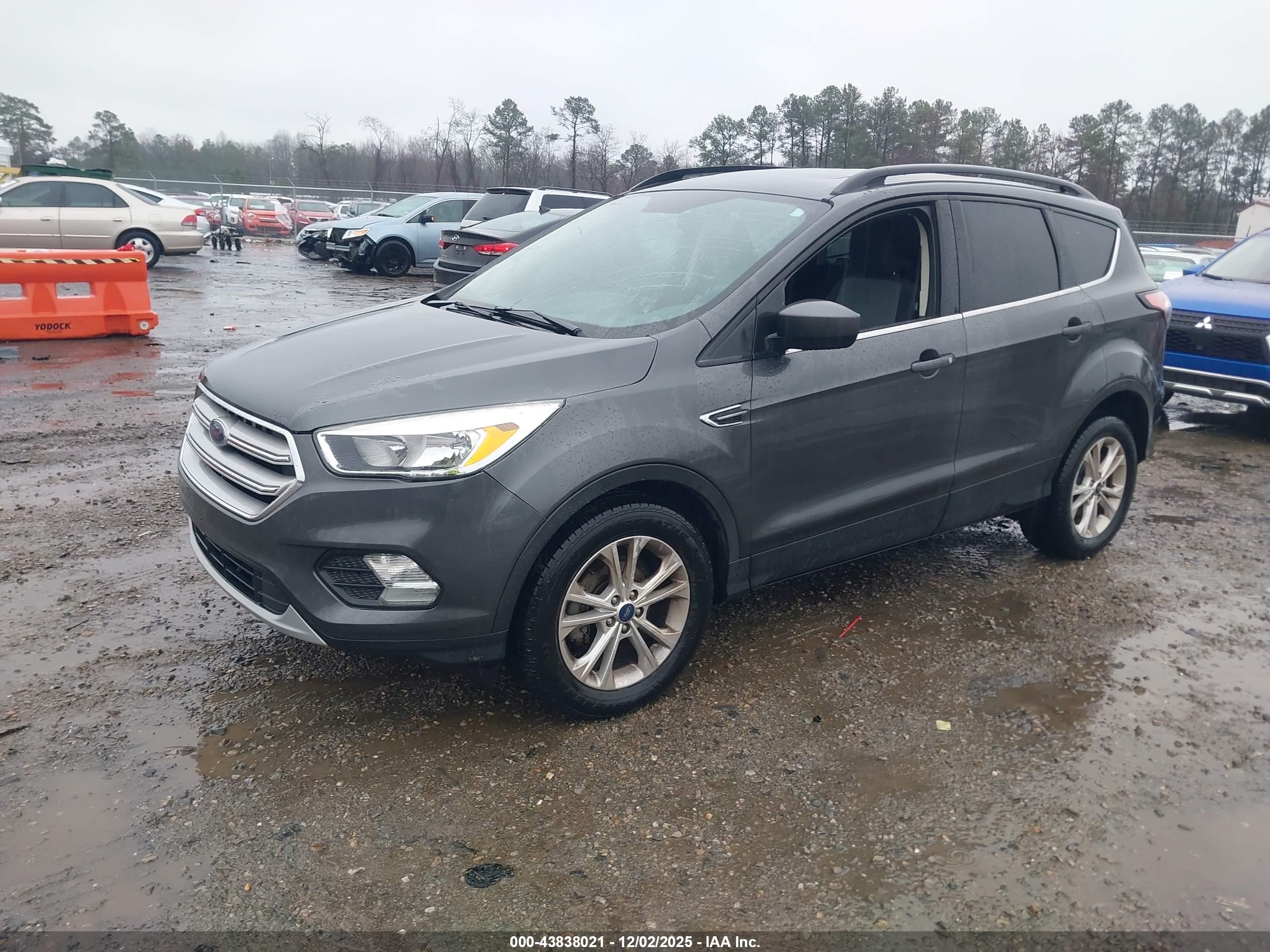 FORD ESCAPE image 2