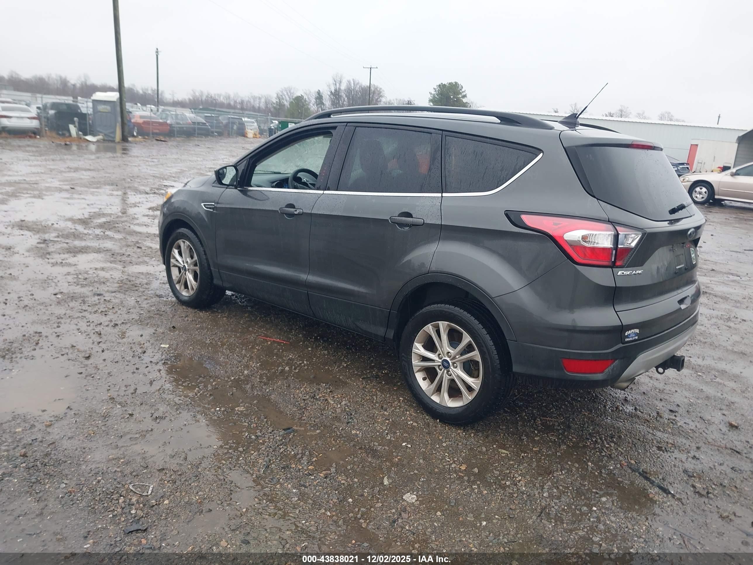 FORD ESCAPE image 3