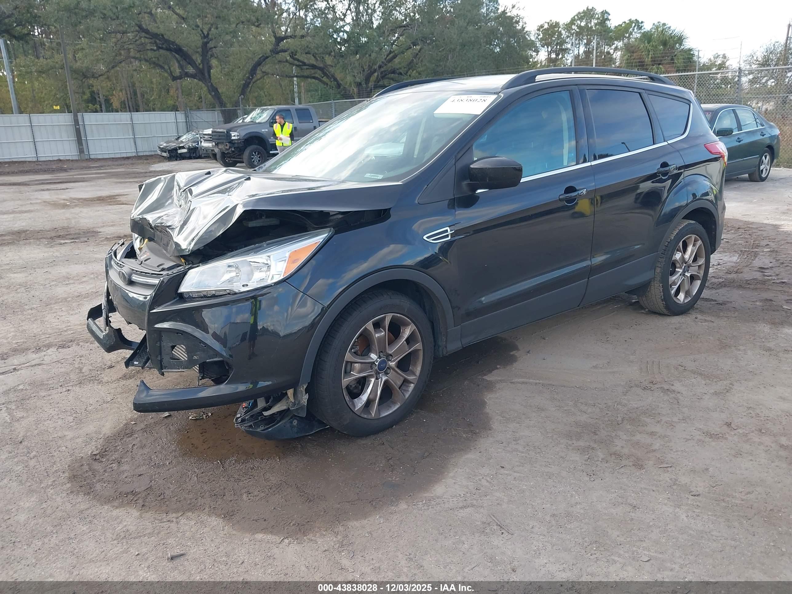 FORD ESCAPE image 2