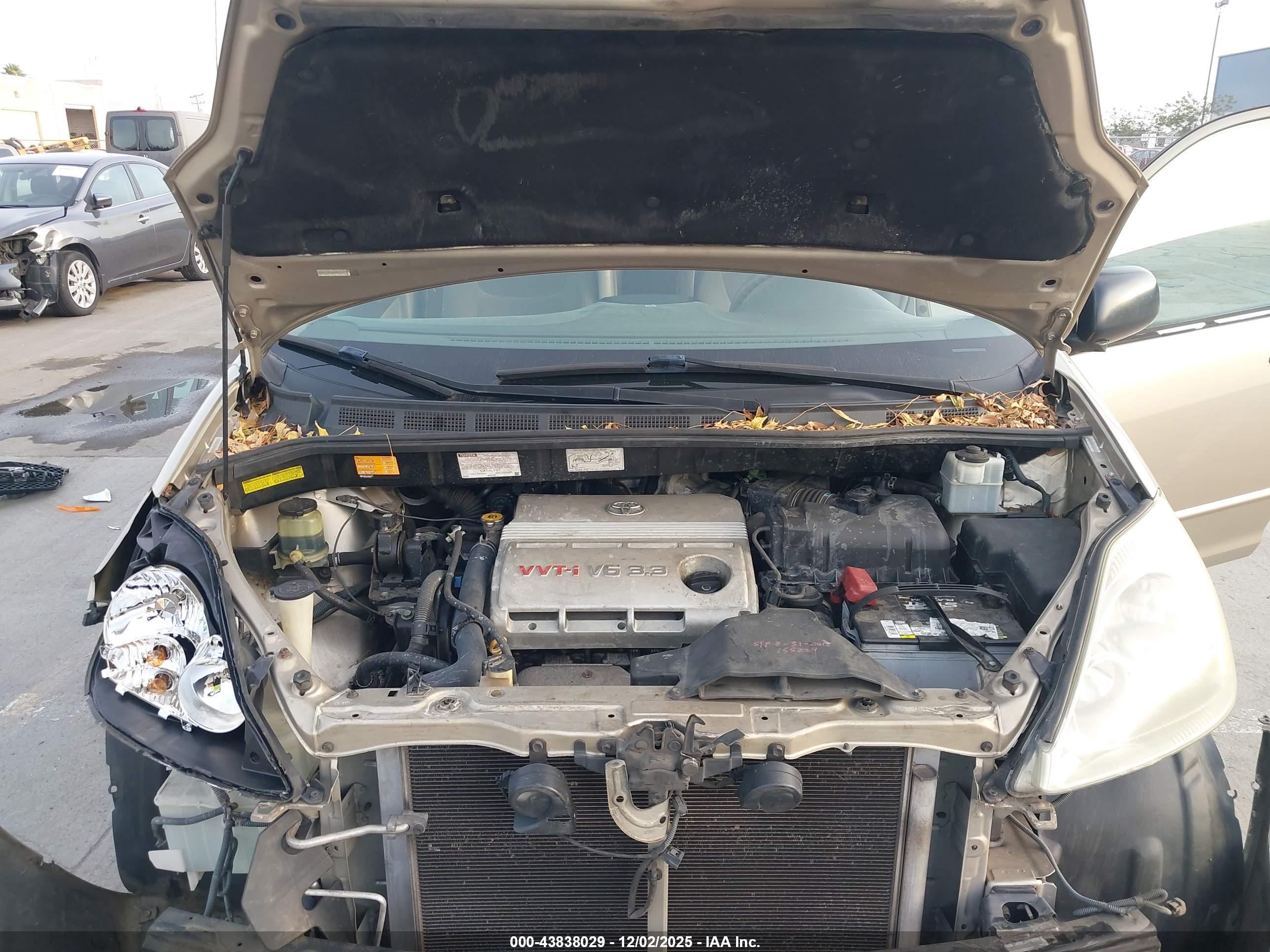 TOYOTA SIENNA image 10