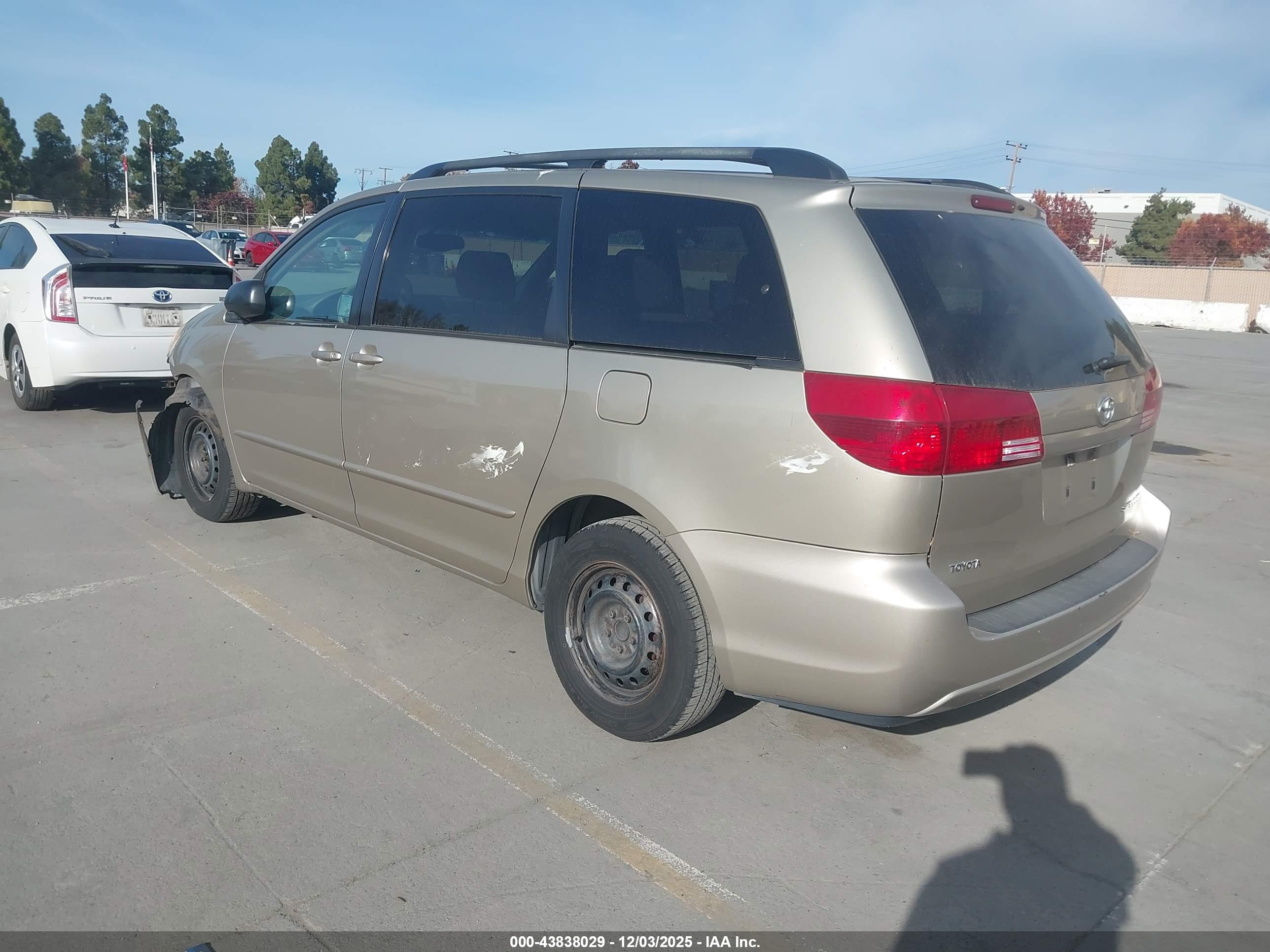 TOYOTA SIENNA image 3