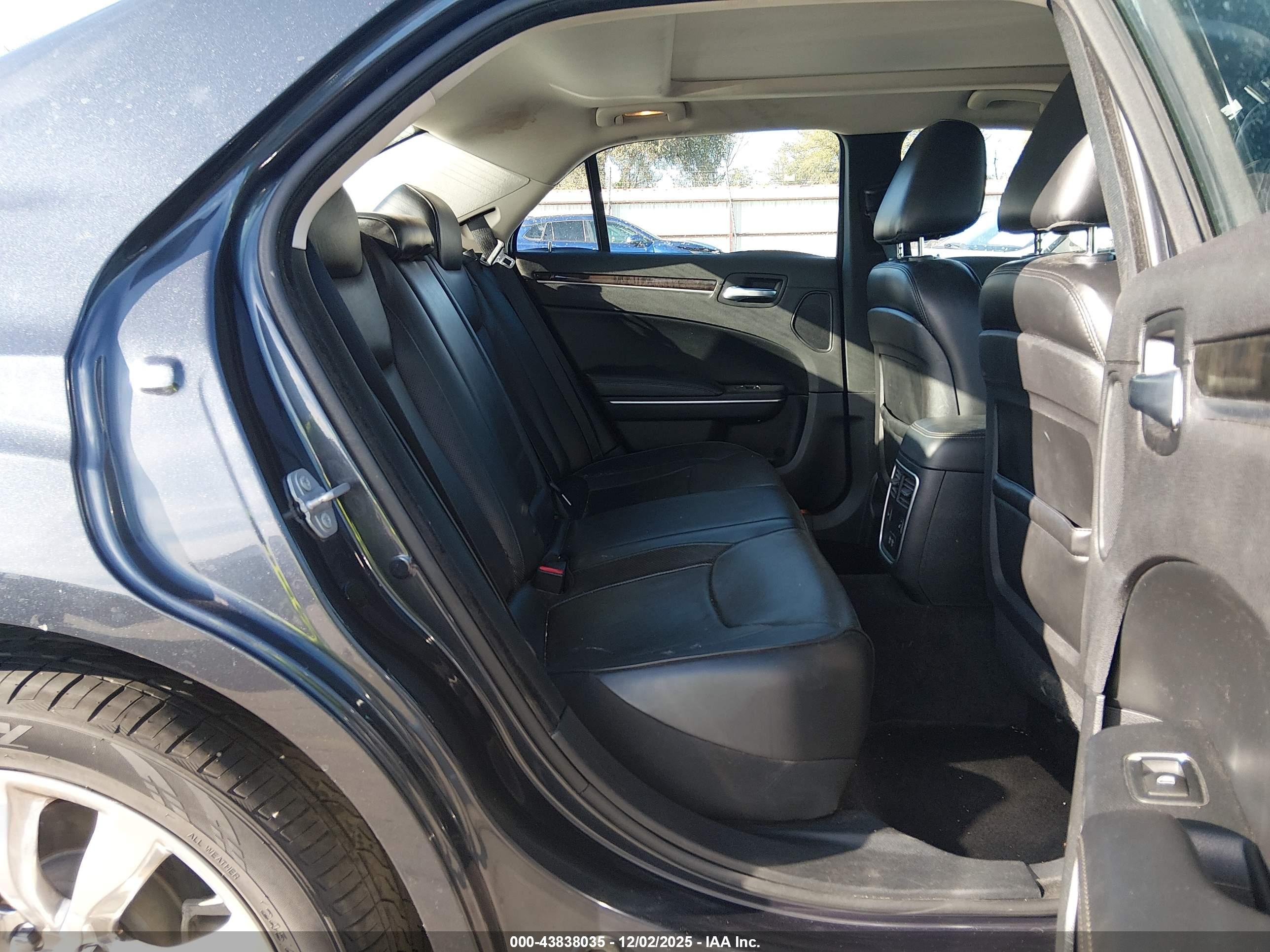 CHRYSLER 300C image 8