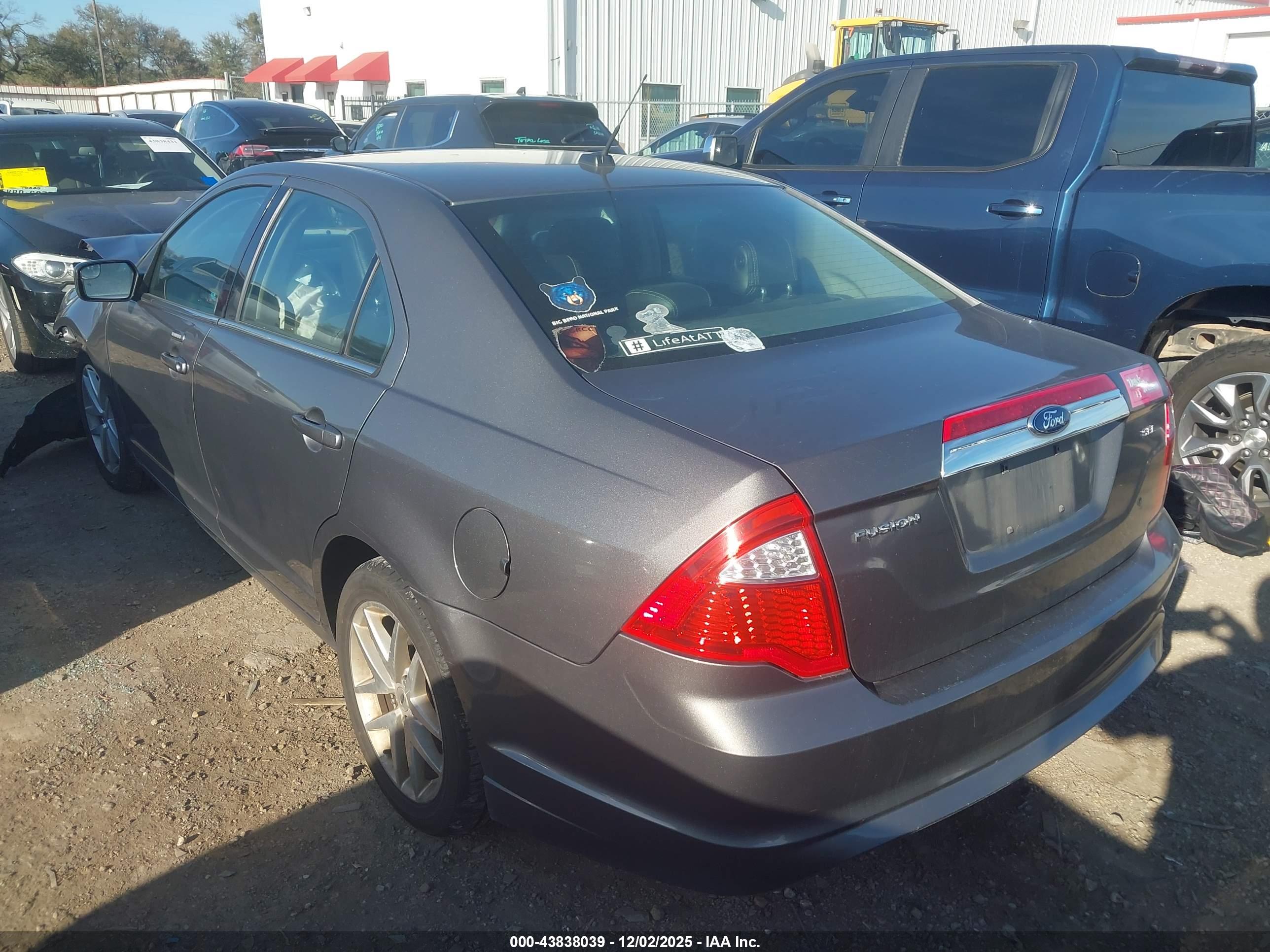 FORD FUSION image 3