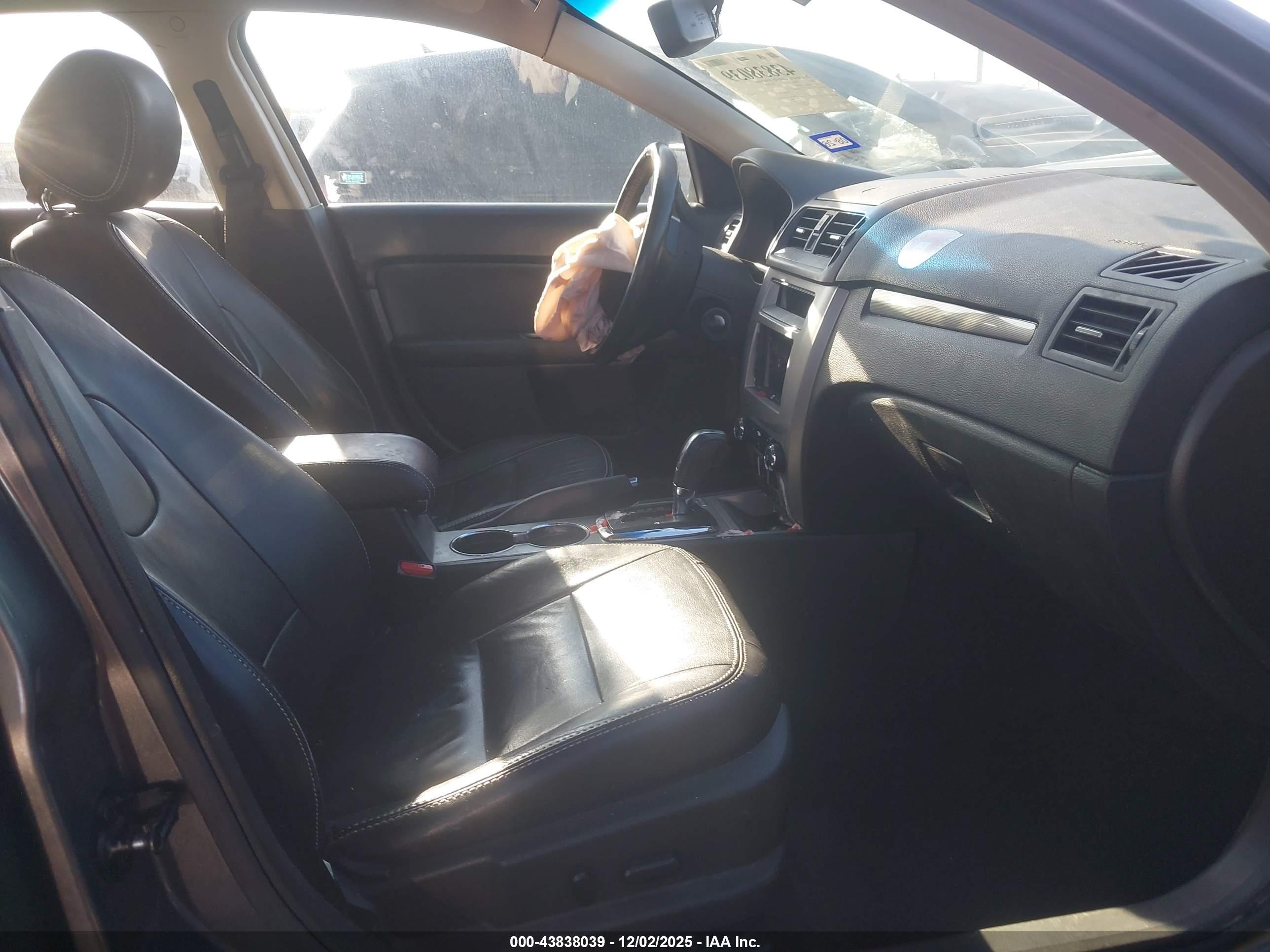 FORD FUSION image 5