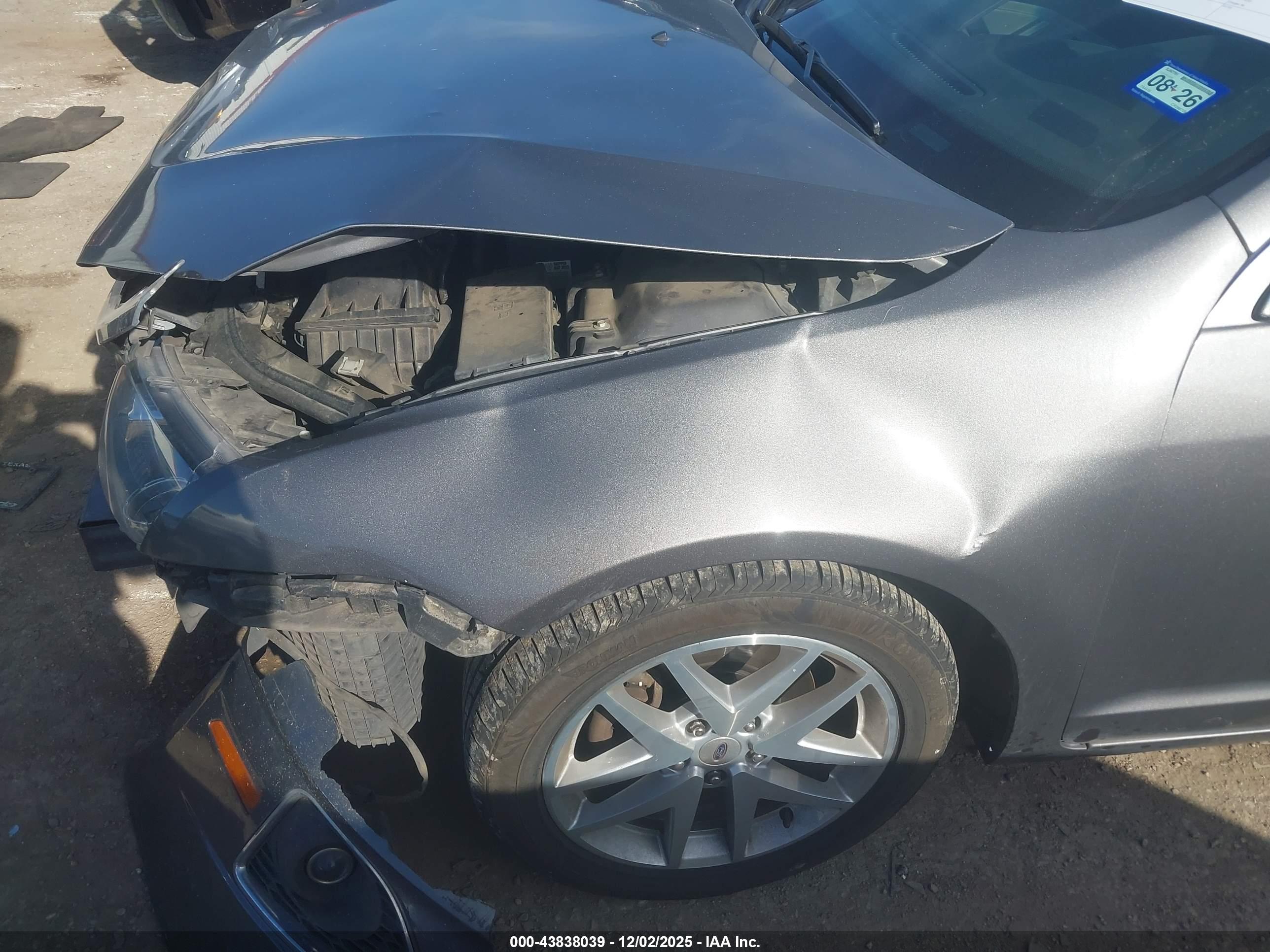 FORD FUSION image 6